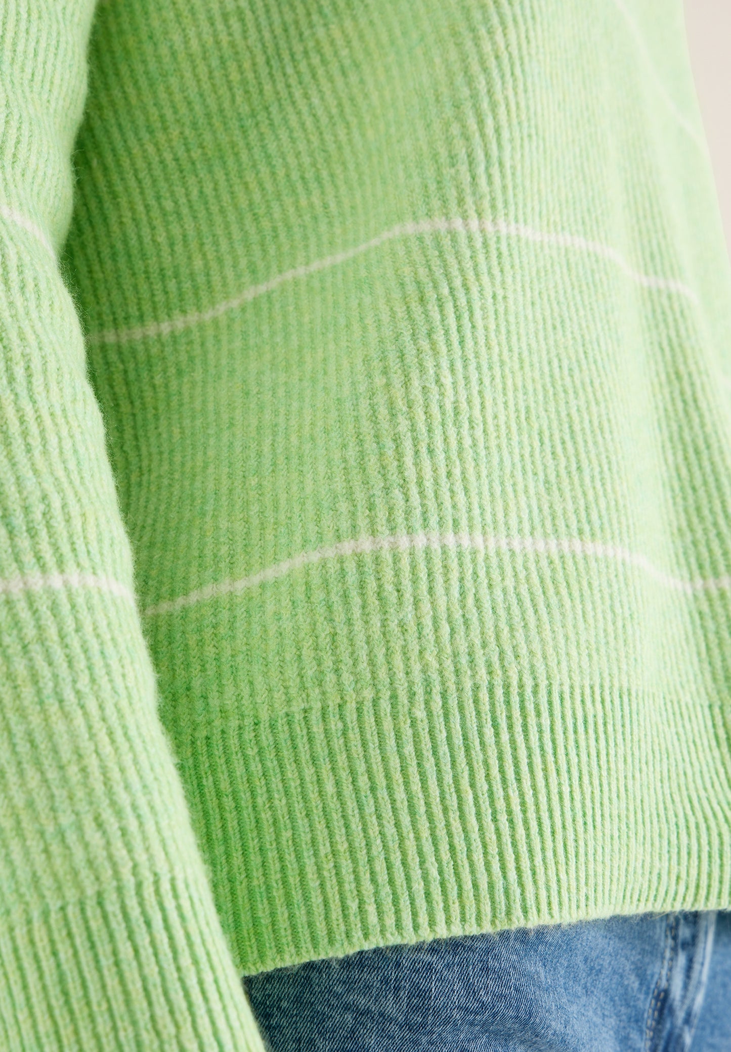 Gestreifter Strukturpullover bamboo green melange Bild 7