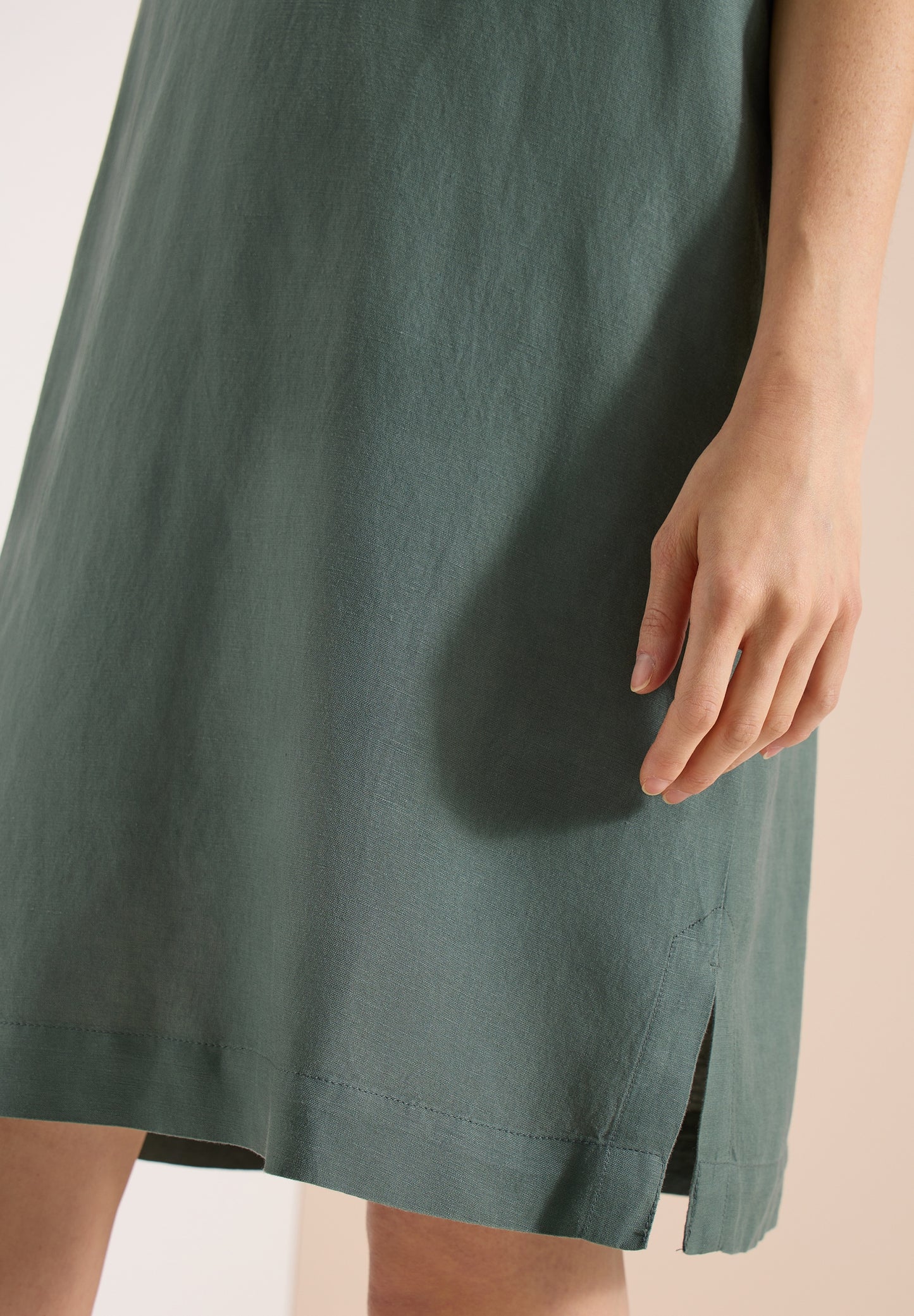 Knielanges Kleid aus Leinenmix just khaki Bild 7