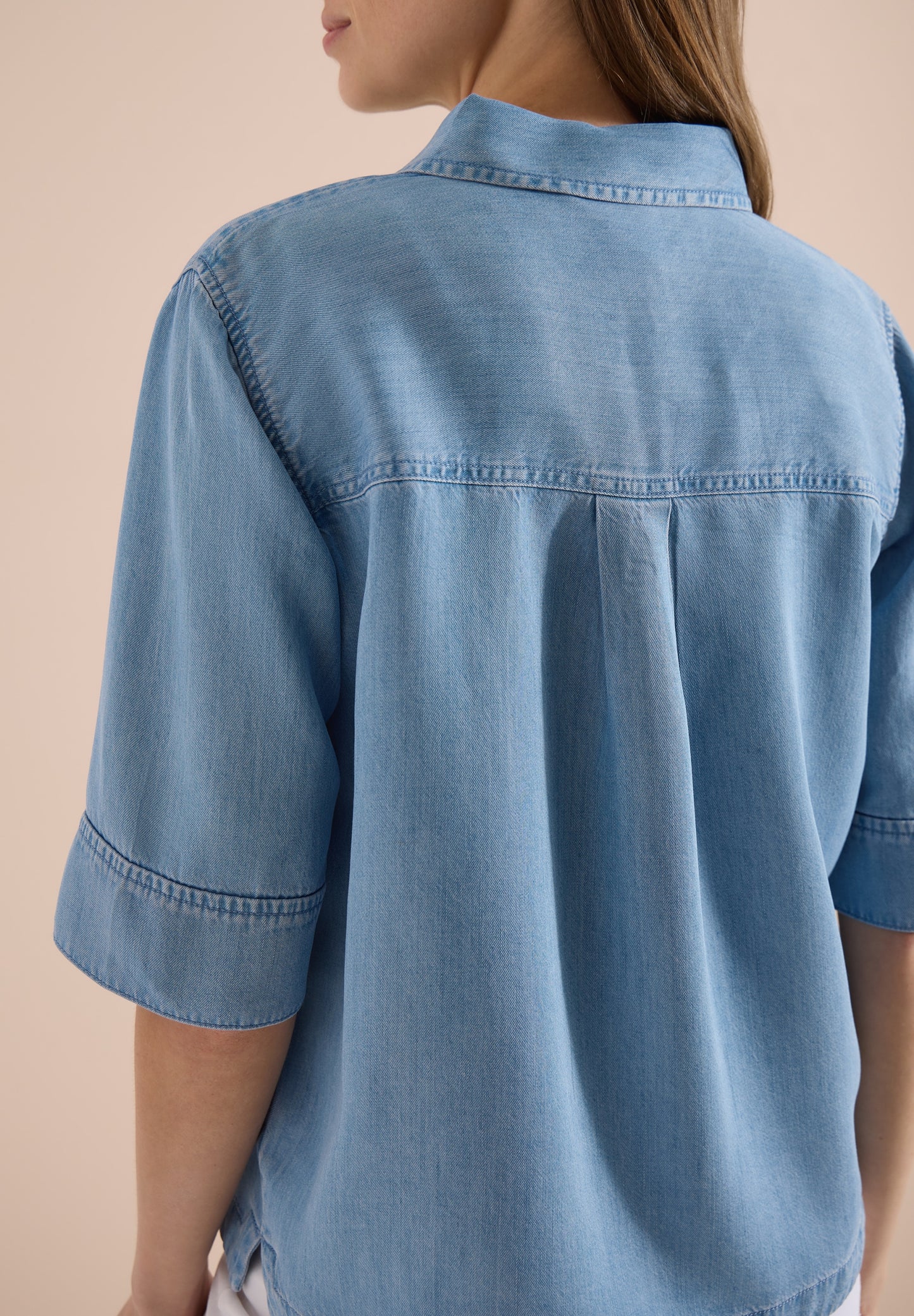 Kurzarm Hemdbluse im Denim-Look light blue wash Bild 7