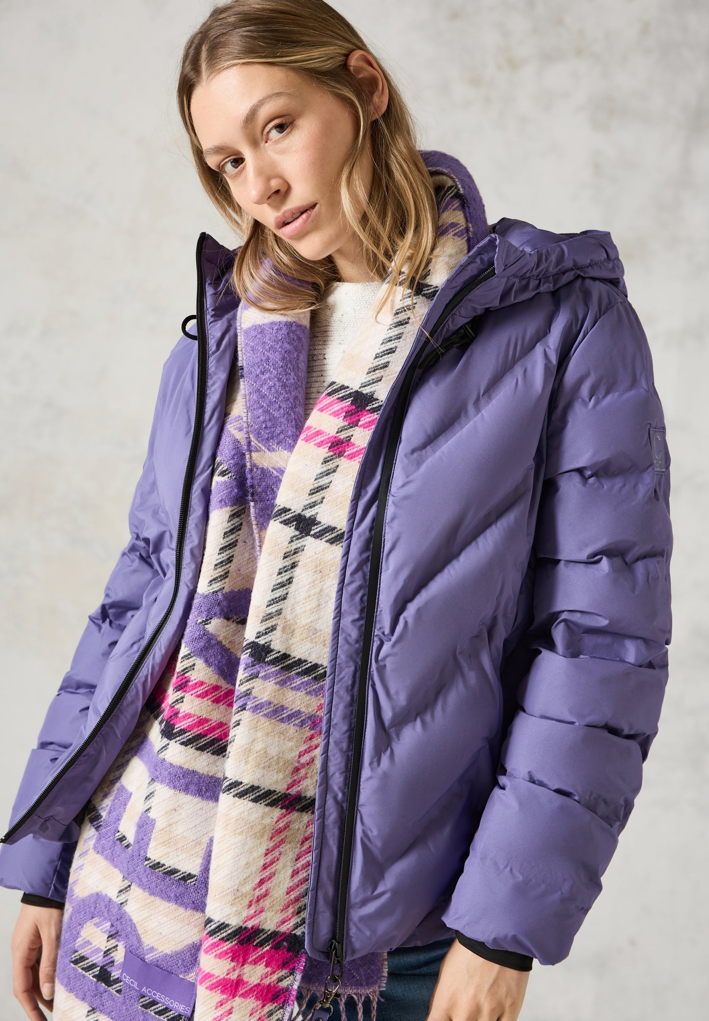 Modern Welded Jacket stormy violet Bild 8