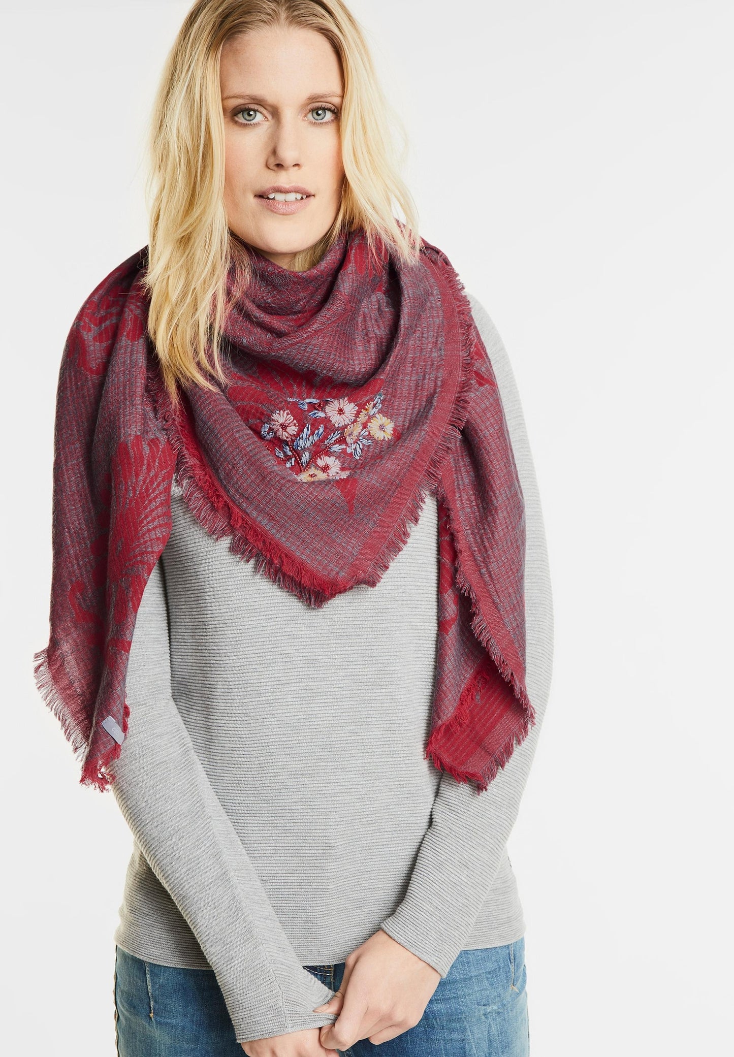 Oversize Tuch mit Stickerei 30824 Bild 4