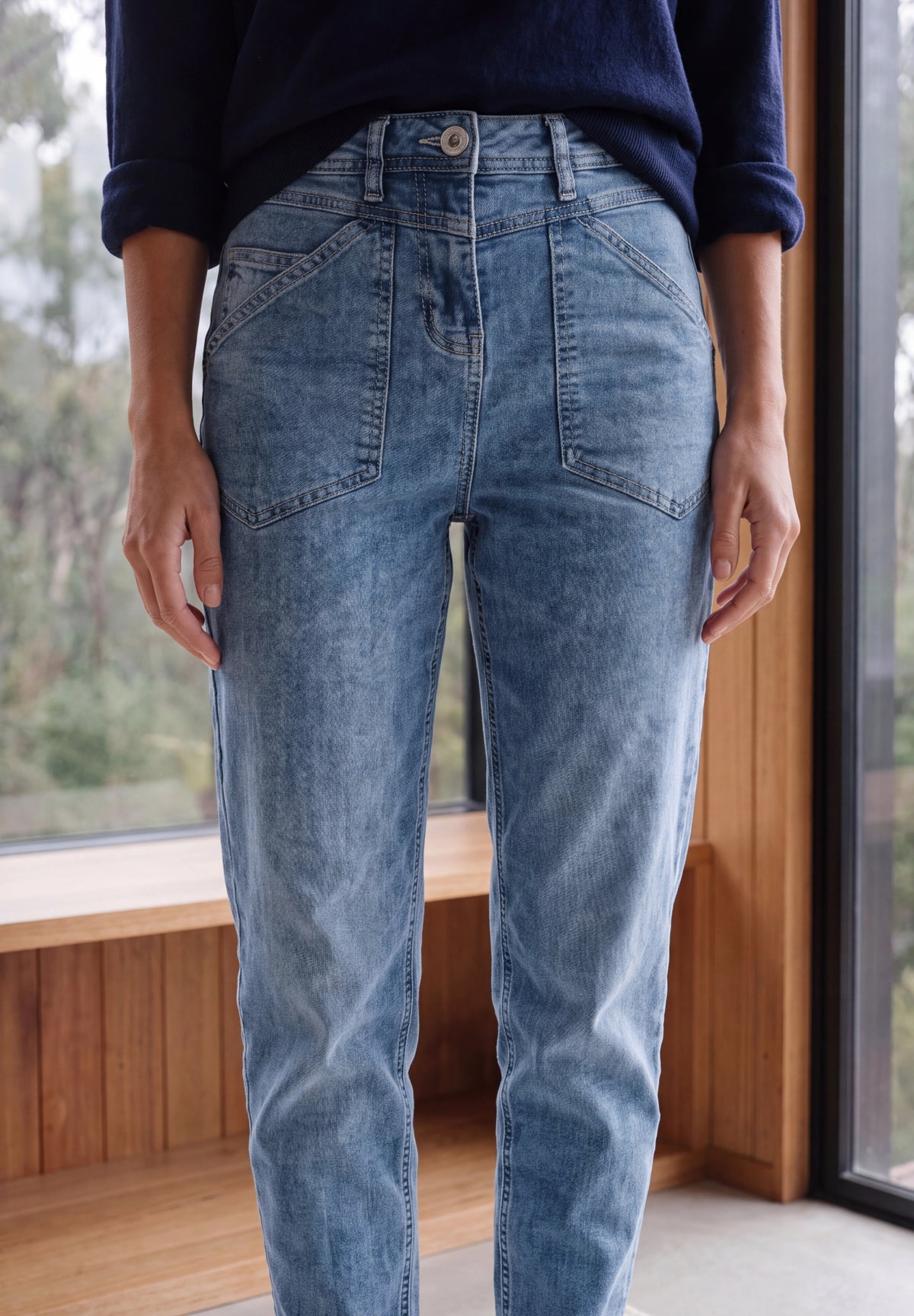 Mid Waist Barrel Leg Jeans im Casual Fit mid blue wash Bild 6