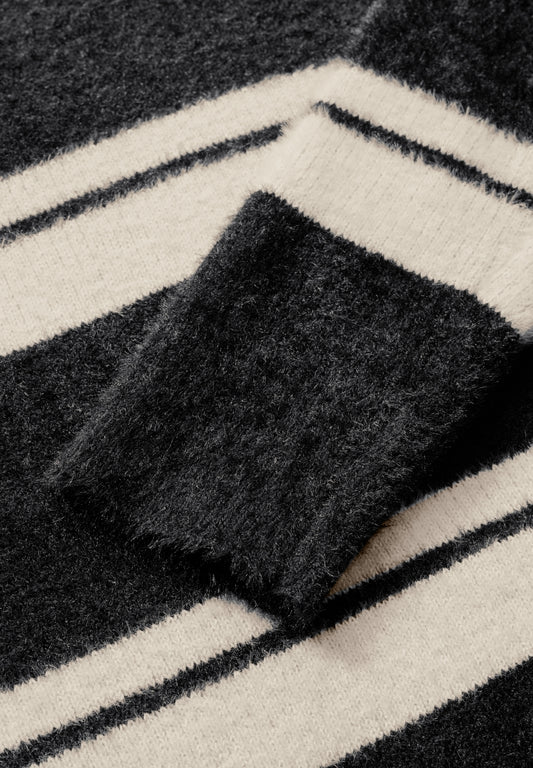 TOS_Striped Feather Yarn Black Bild 2