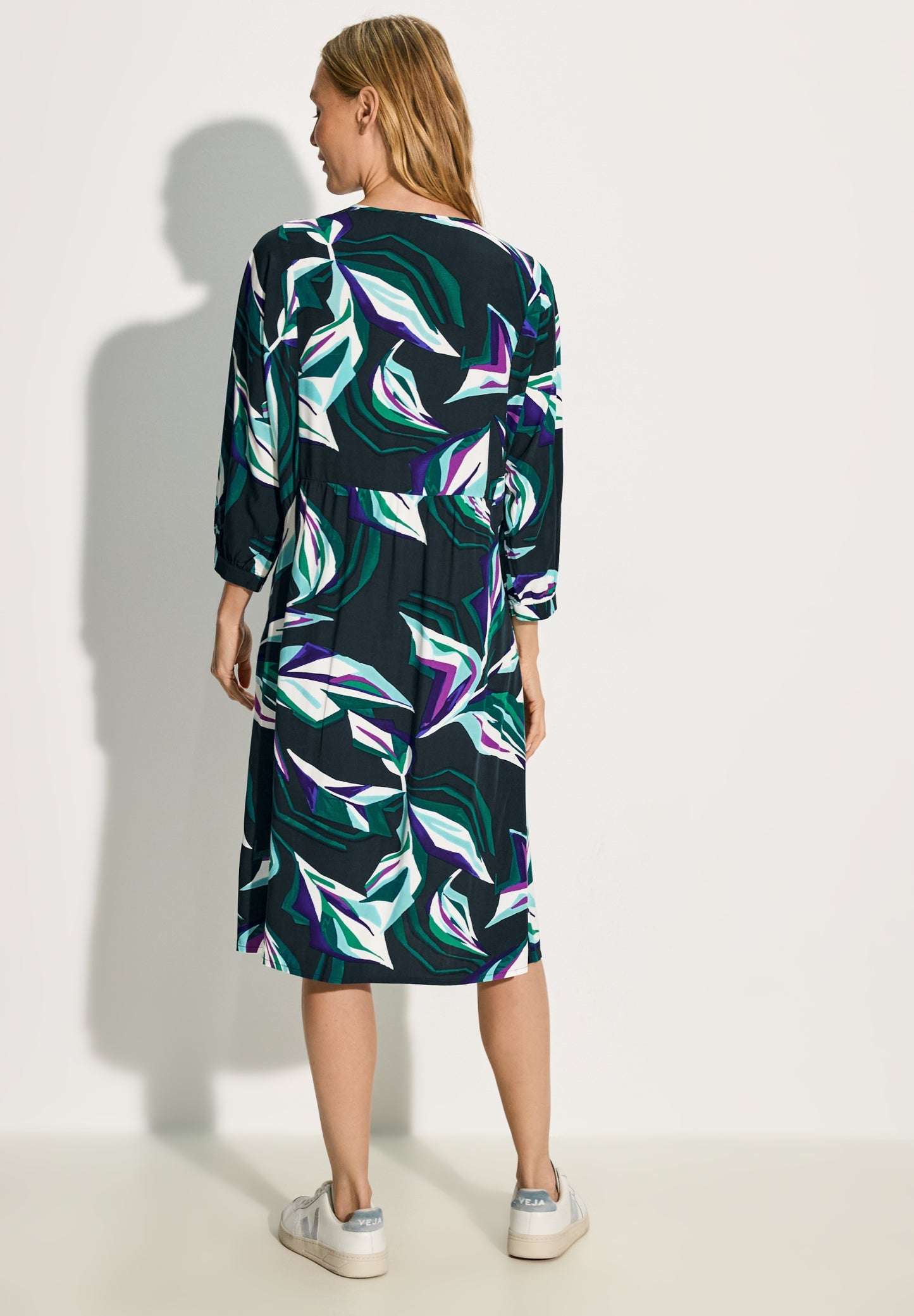 Viskose Kleid mit Print fir green Bild 4