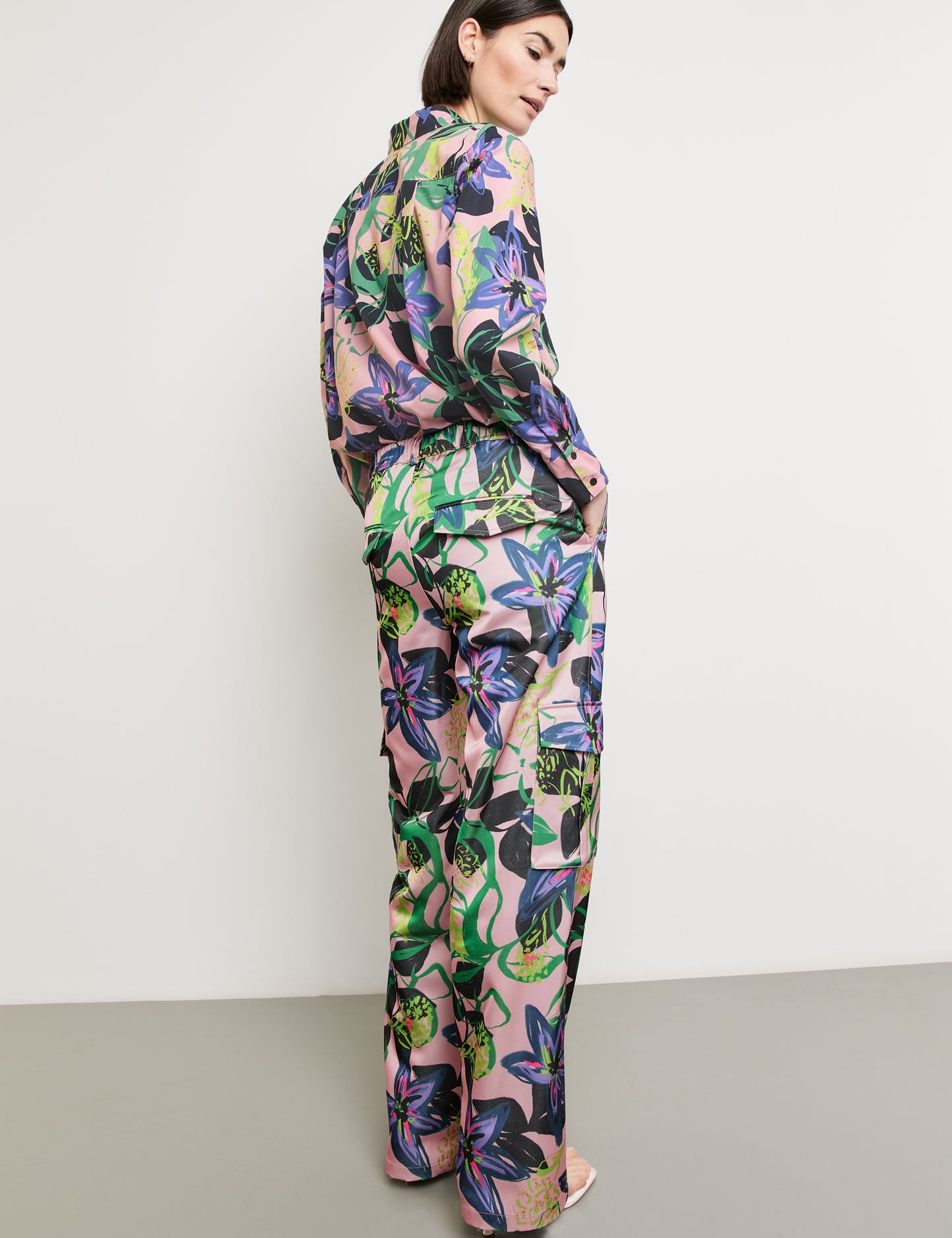 Cargohose mit floralem Dessin LILA/PINK/GRUEN DRUCK Bild 8