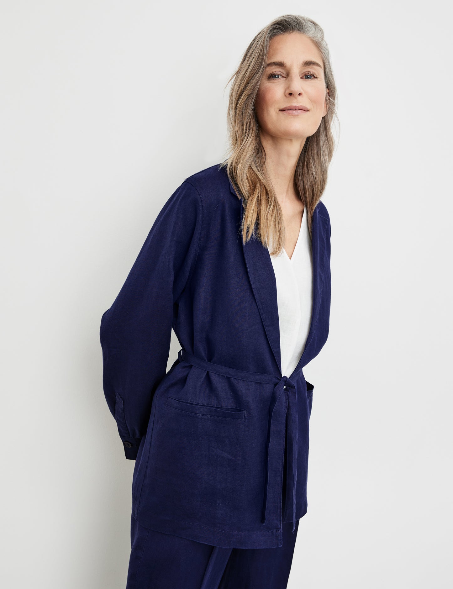 Lässiger Leinenblazer mit Taillenband BLUEBERRY Bild 5