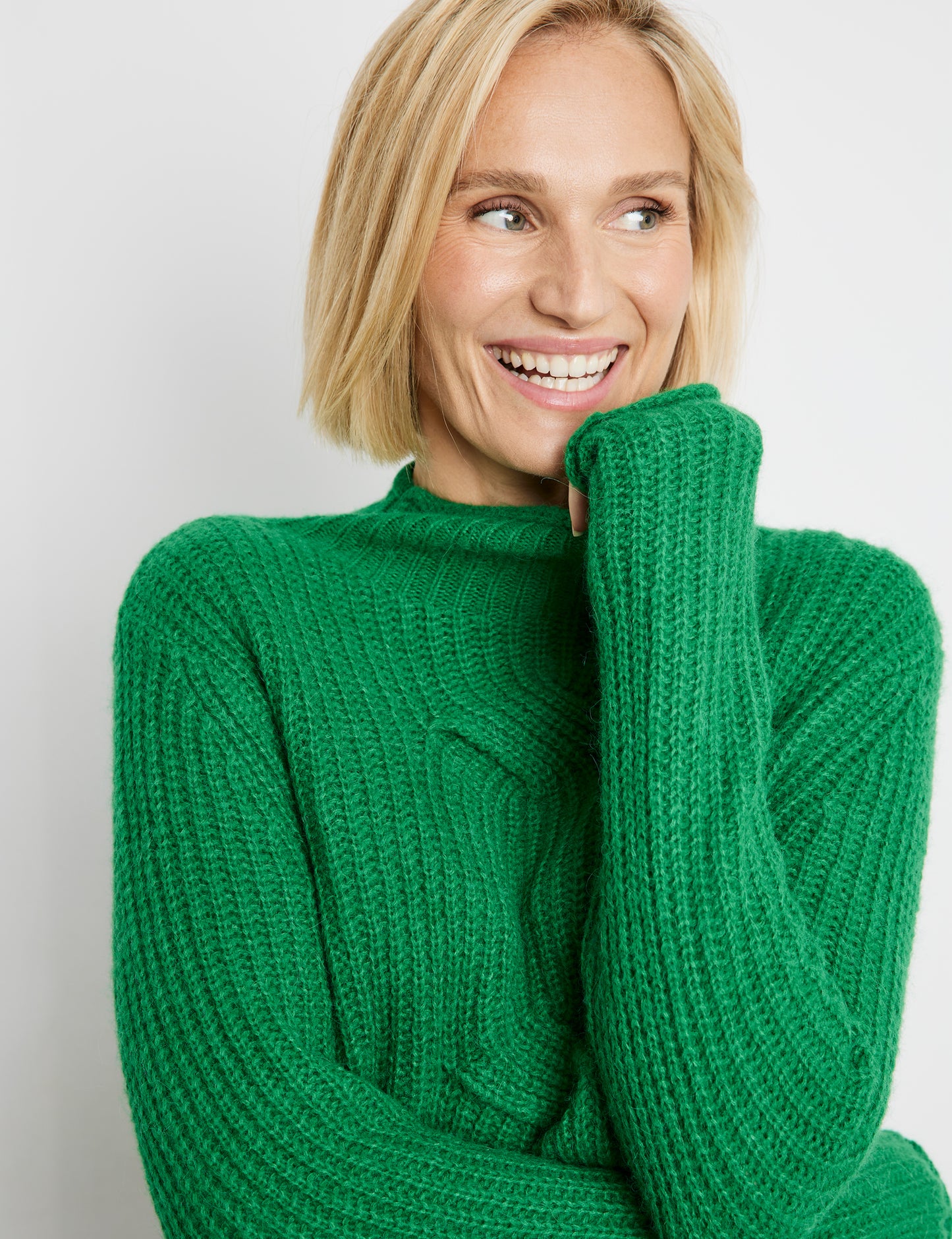 Strickpullover mit Stehkragen und Zopfmuster BRIGHT GREEN Bild 4