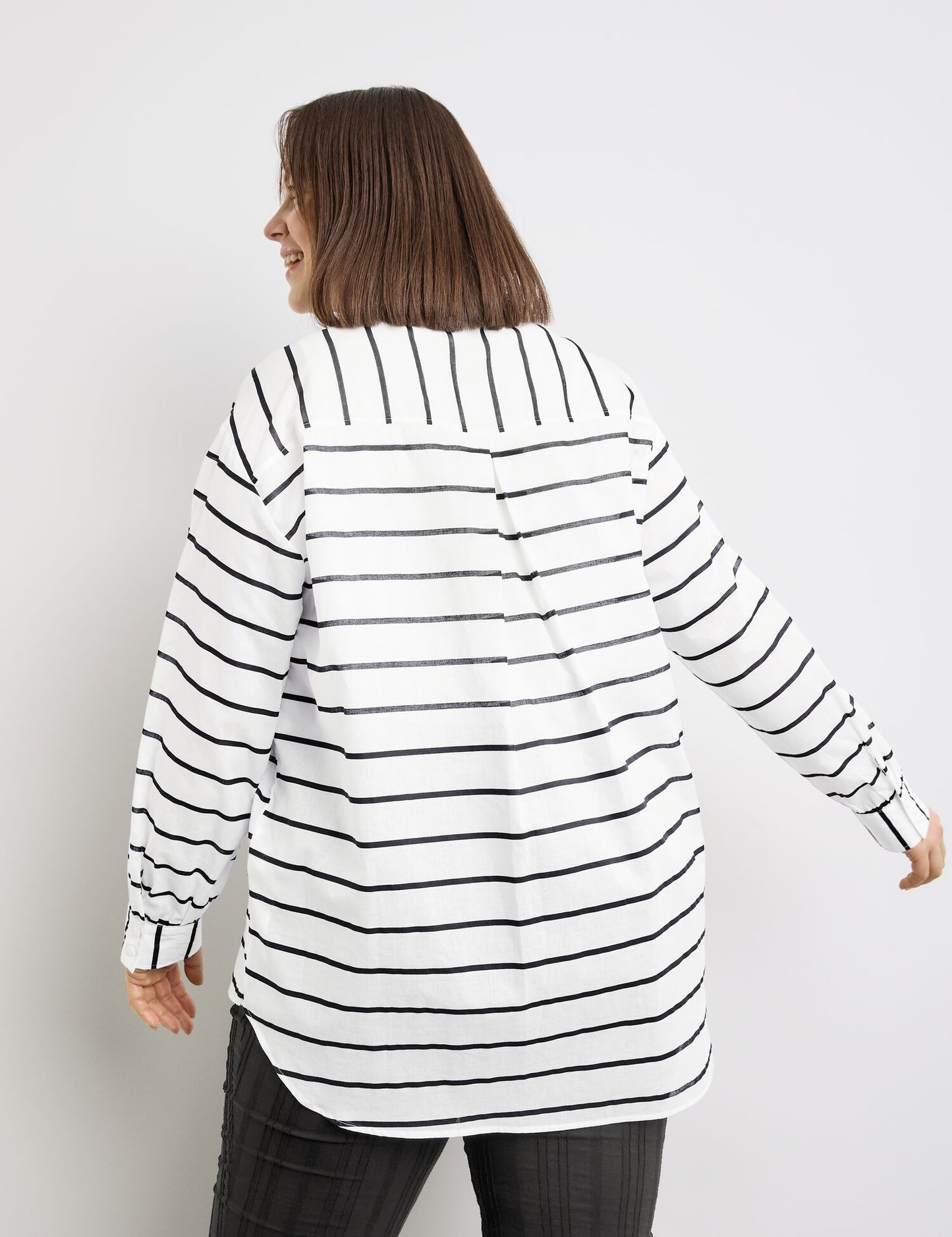 Leichte Longbluse aus Baumwoll-Voile WHITE GEMUSTERT. Bild 8