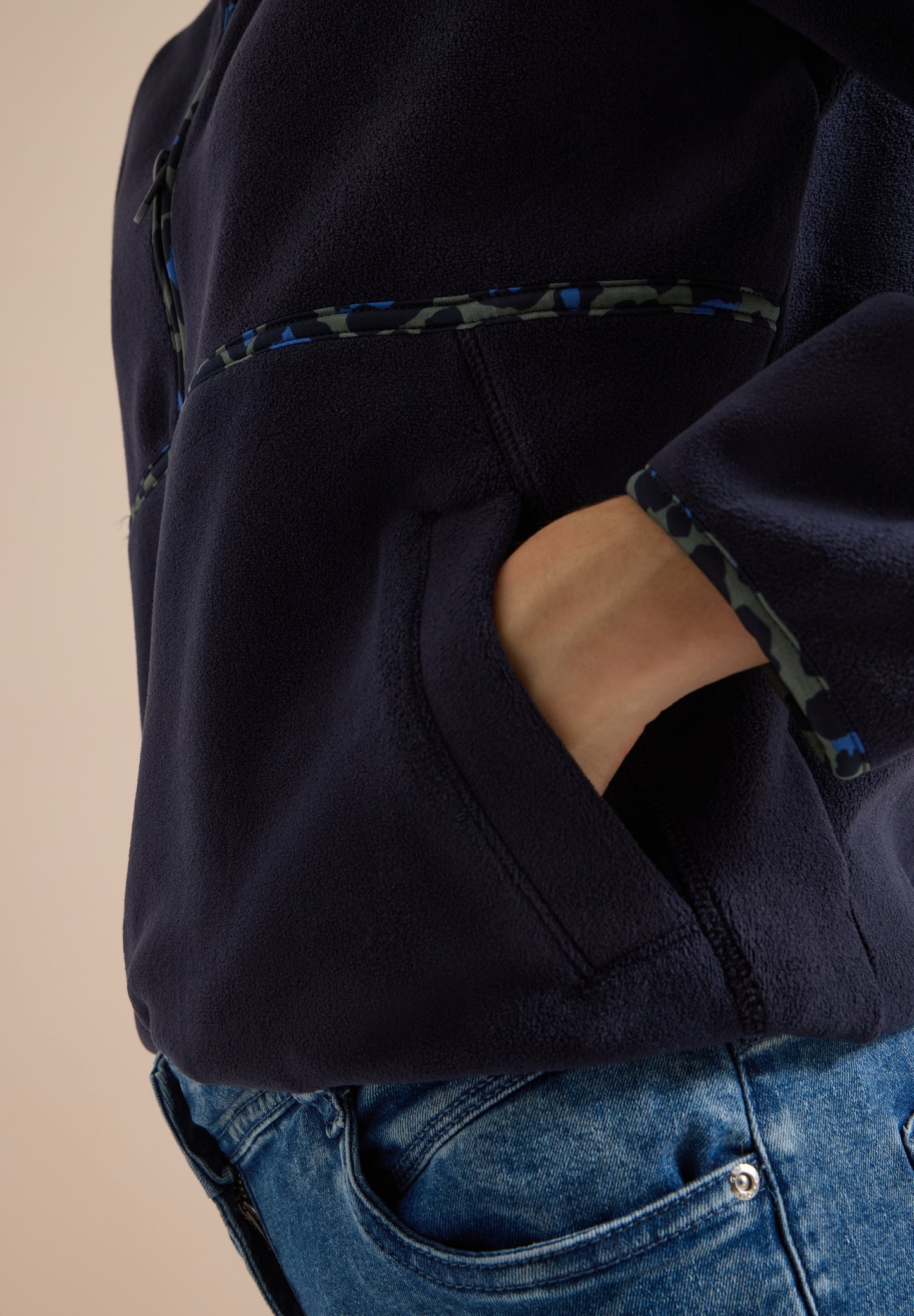 Fleece-Pullover mit Leo-Details urban dark blue Bild 6