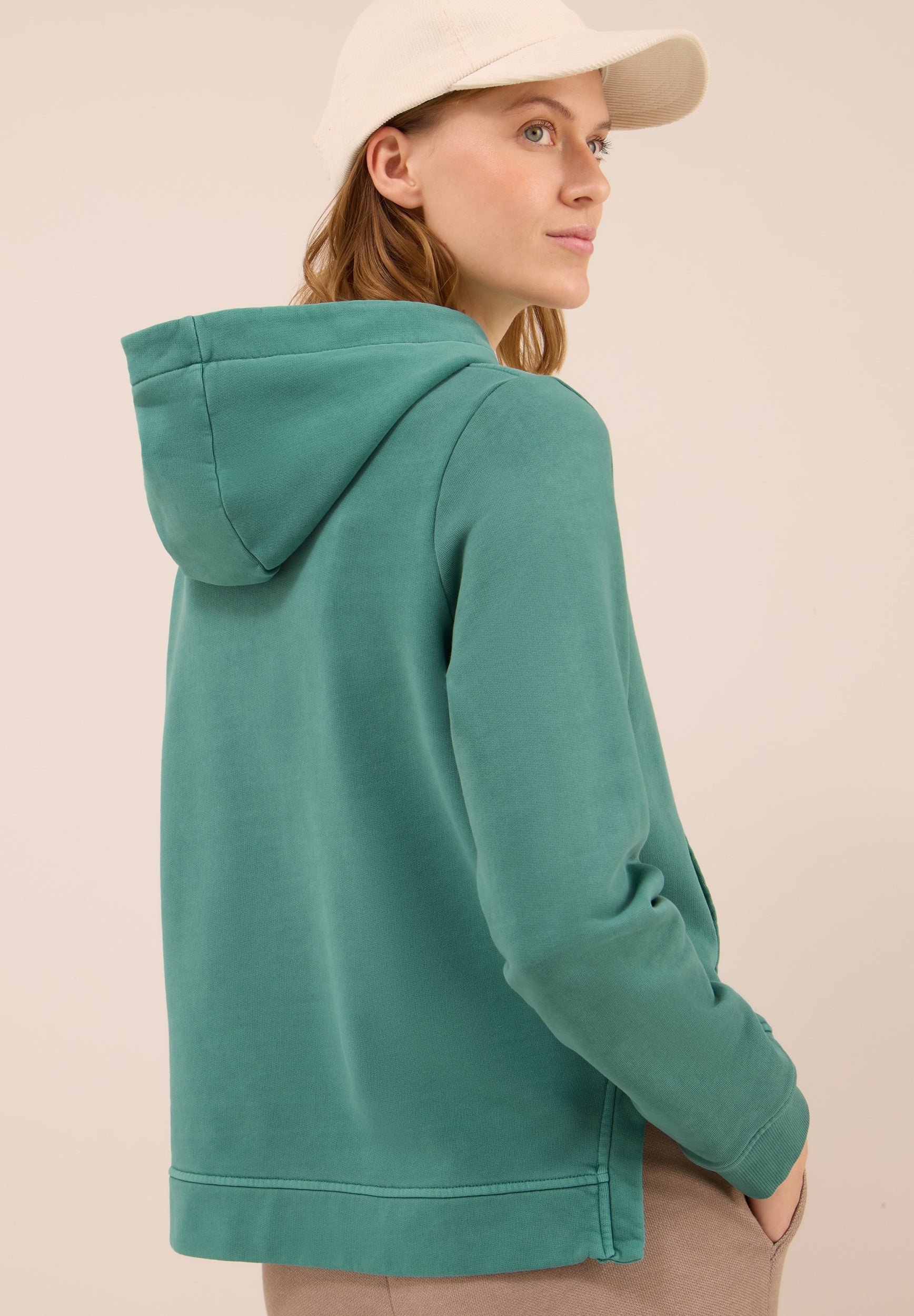 Garment-dyed Hoodie jewel green Bild 4