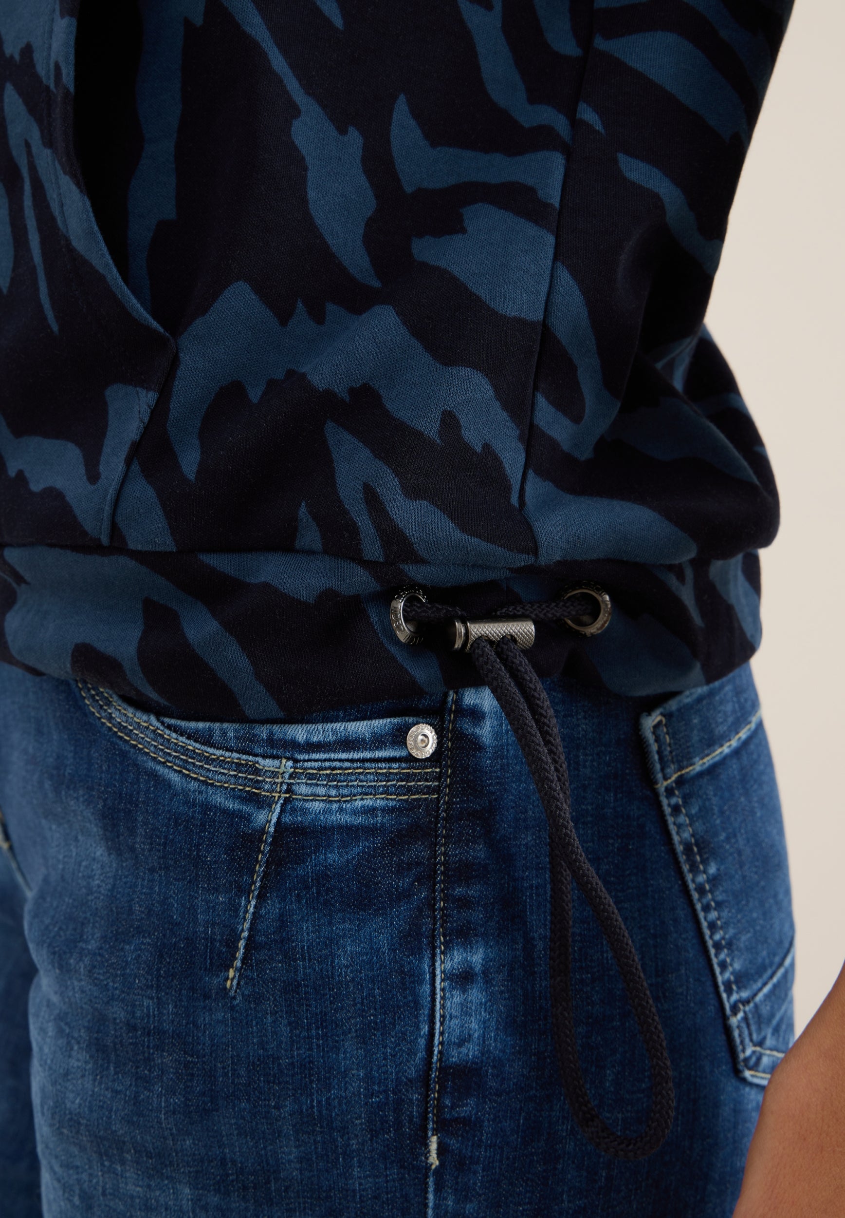 Gemustertes Kapuzenshirt urban dark blue Bild 6