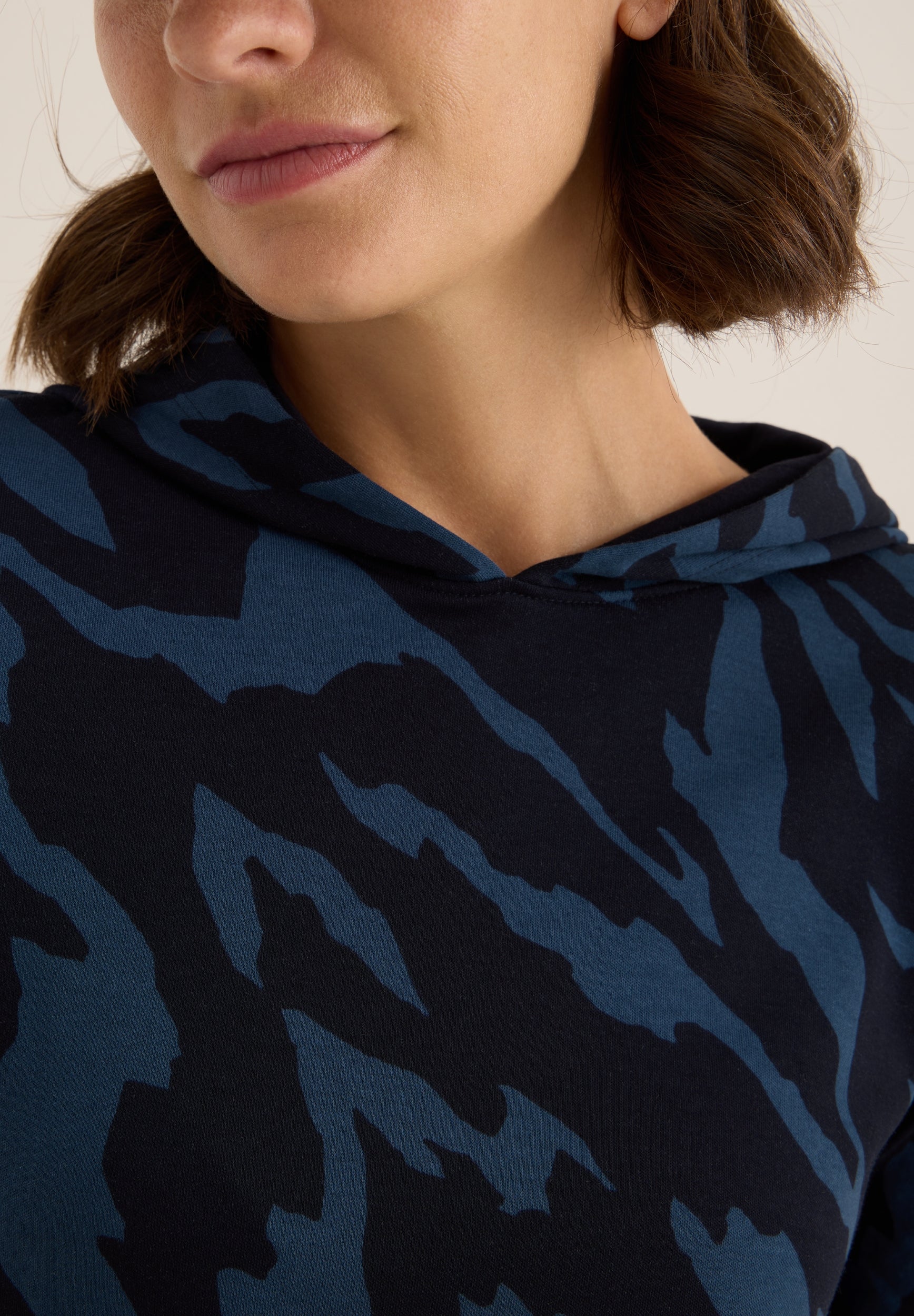 Gemustertes Kapuzenshirt urban dark blue Bild 7