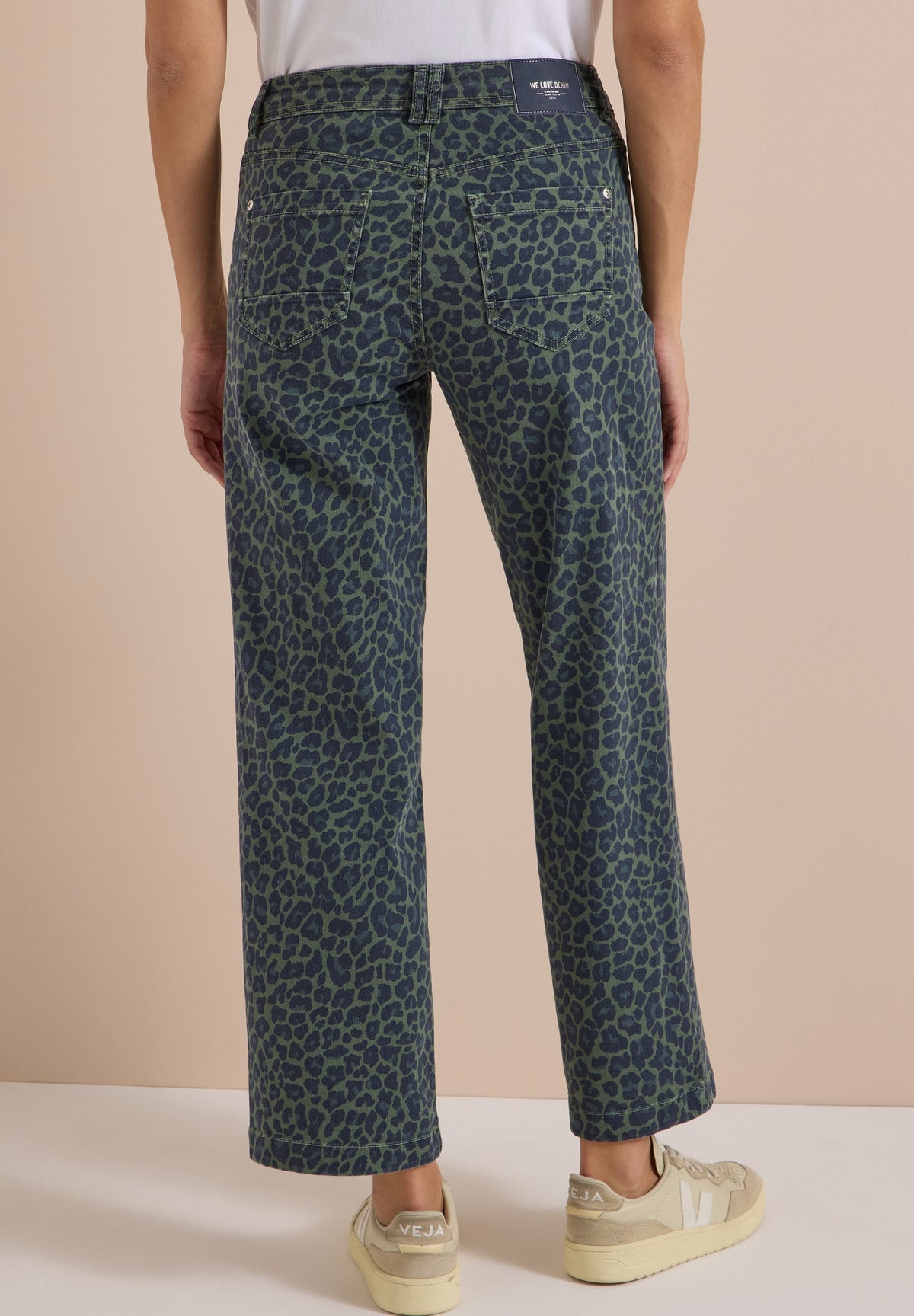 High Waist Wide Leg Jeans mit Leo-Muster dried olive green Bild 4