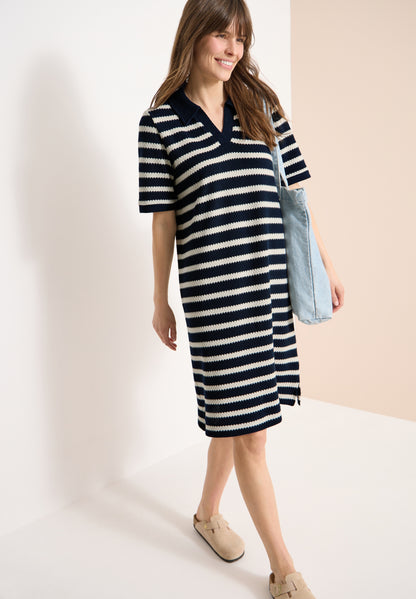 Knielanges Kleid in Ajourstrick universal blue Bild 3