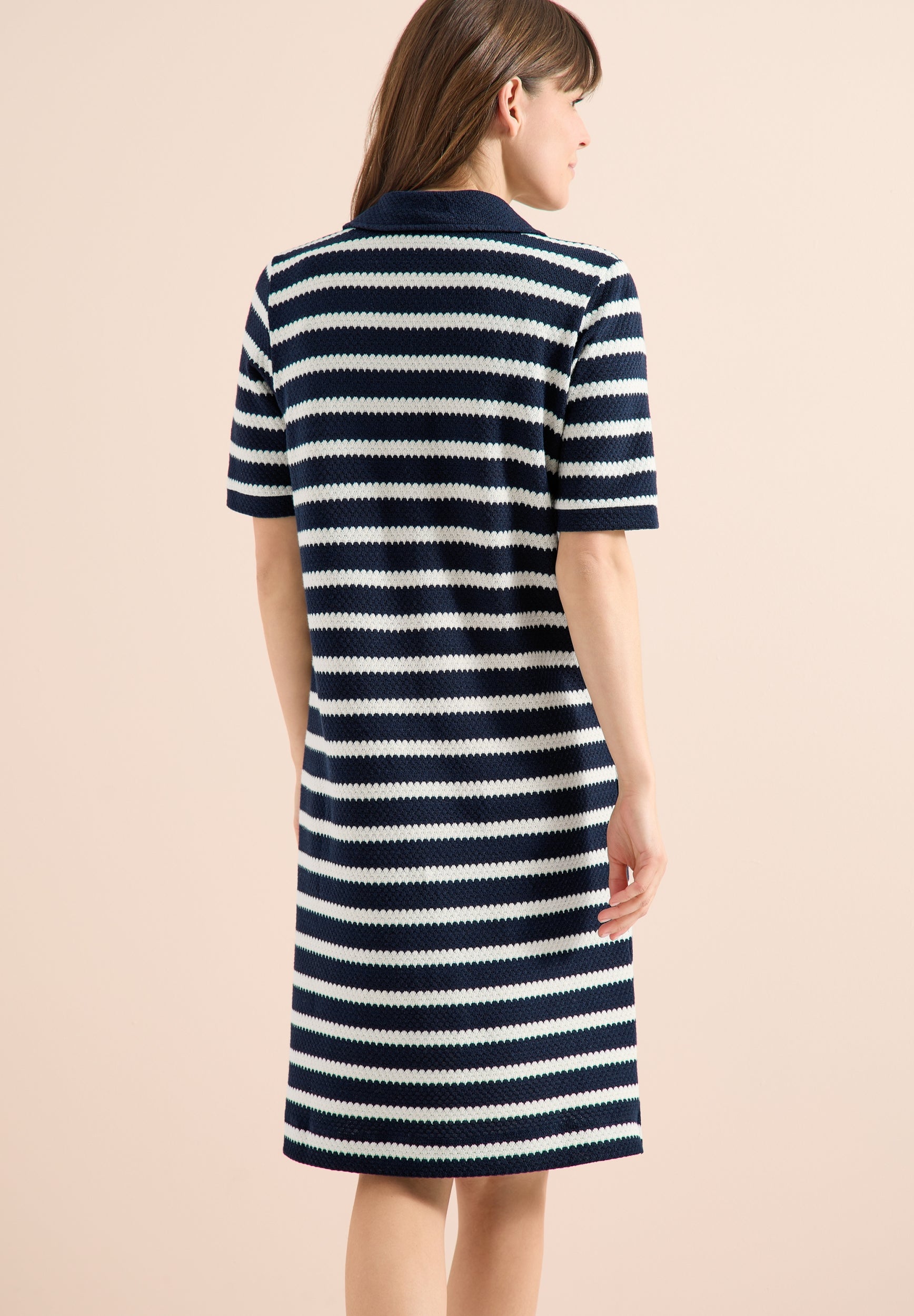 Knielanges Kleid in Ajourstrick universal blue Bild 4