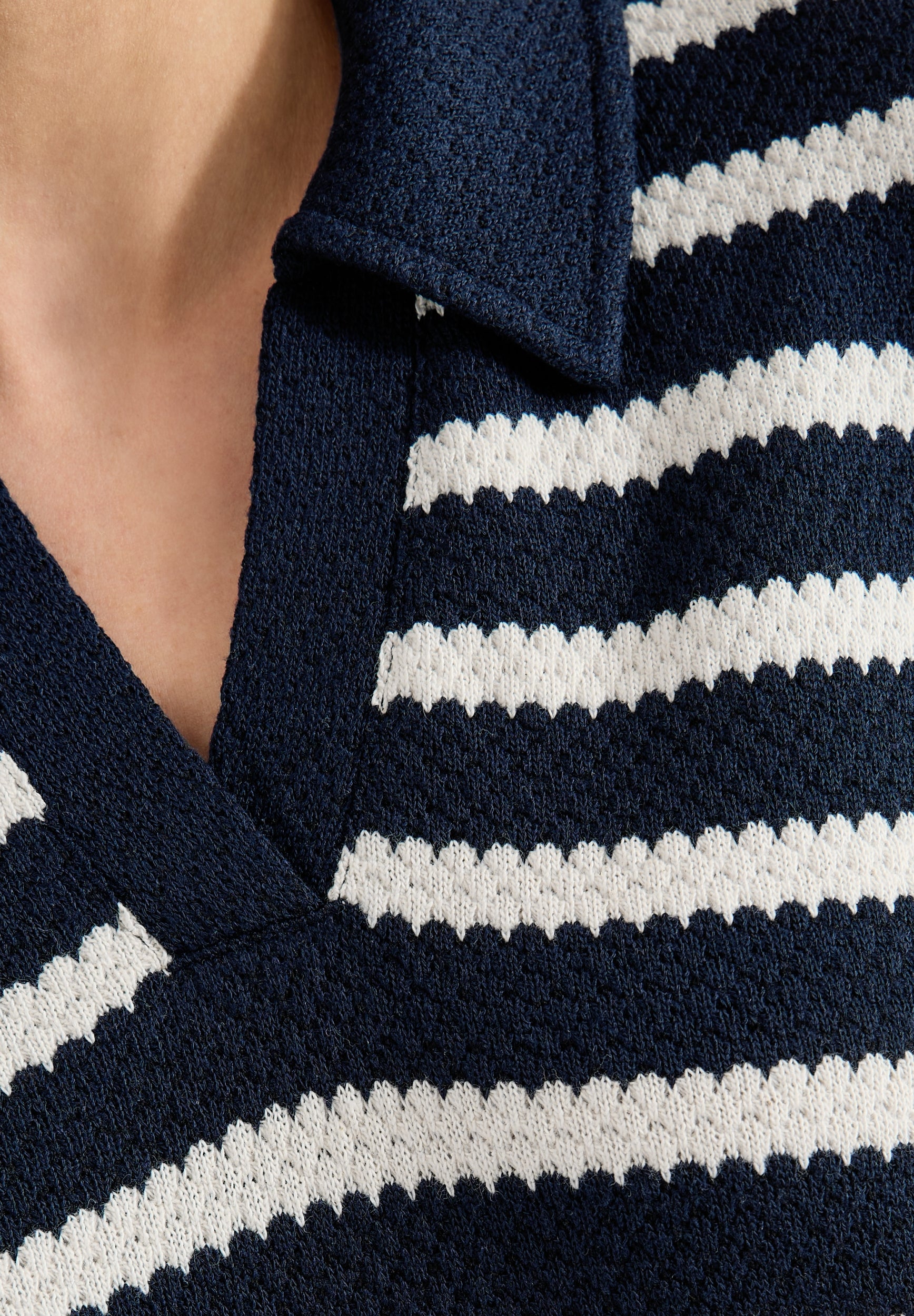 Knielanges Kleid in Ajourstrick universal blue Bild 7