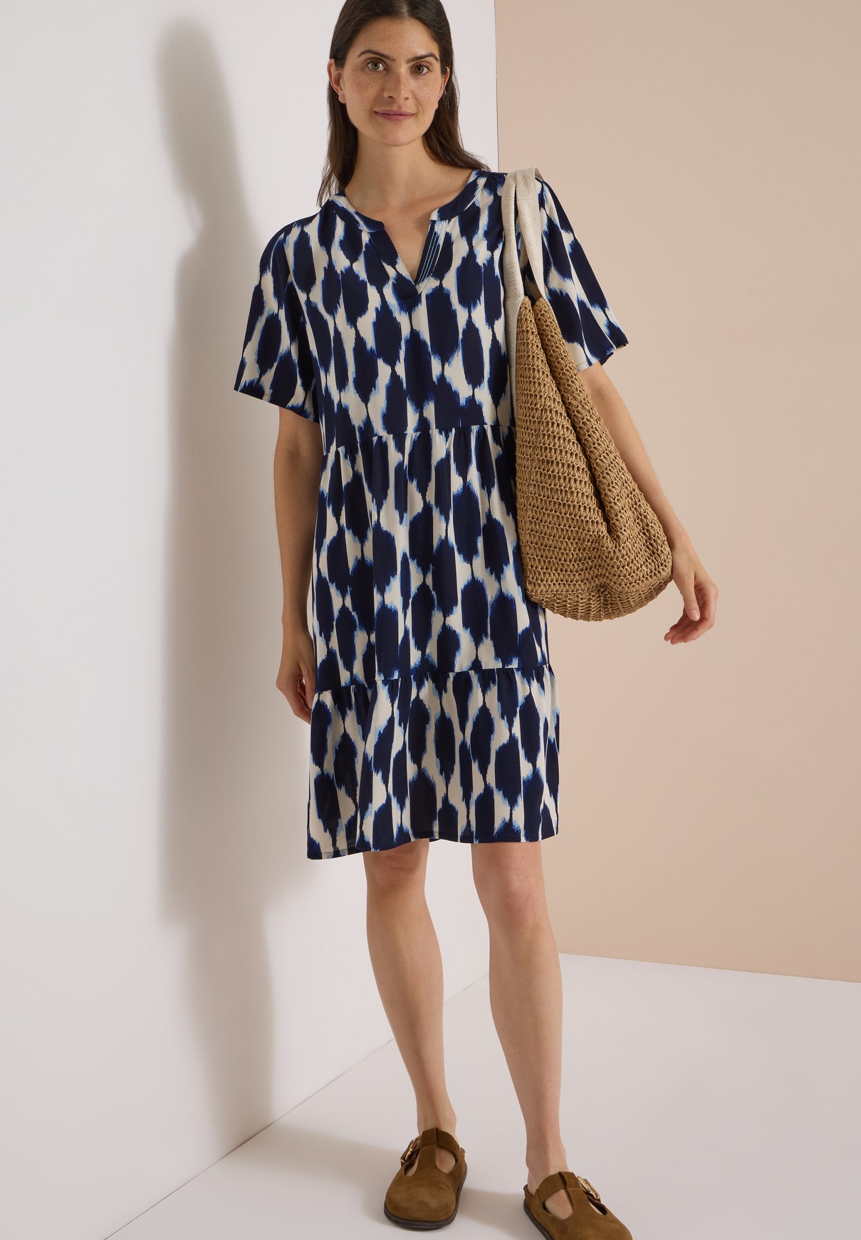 Knielanges Kleid mit Split Neck und Struktur urban dark blue Bild 3