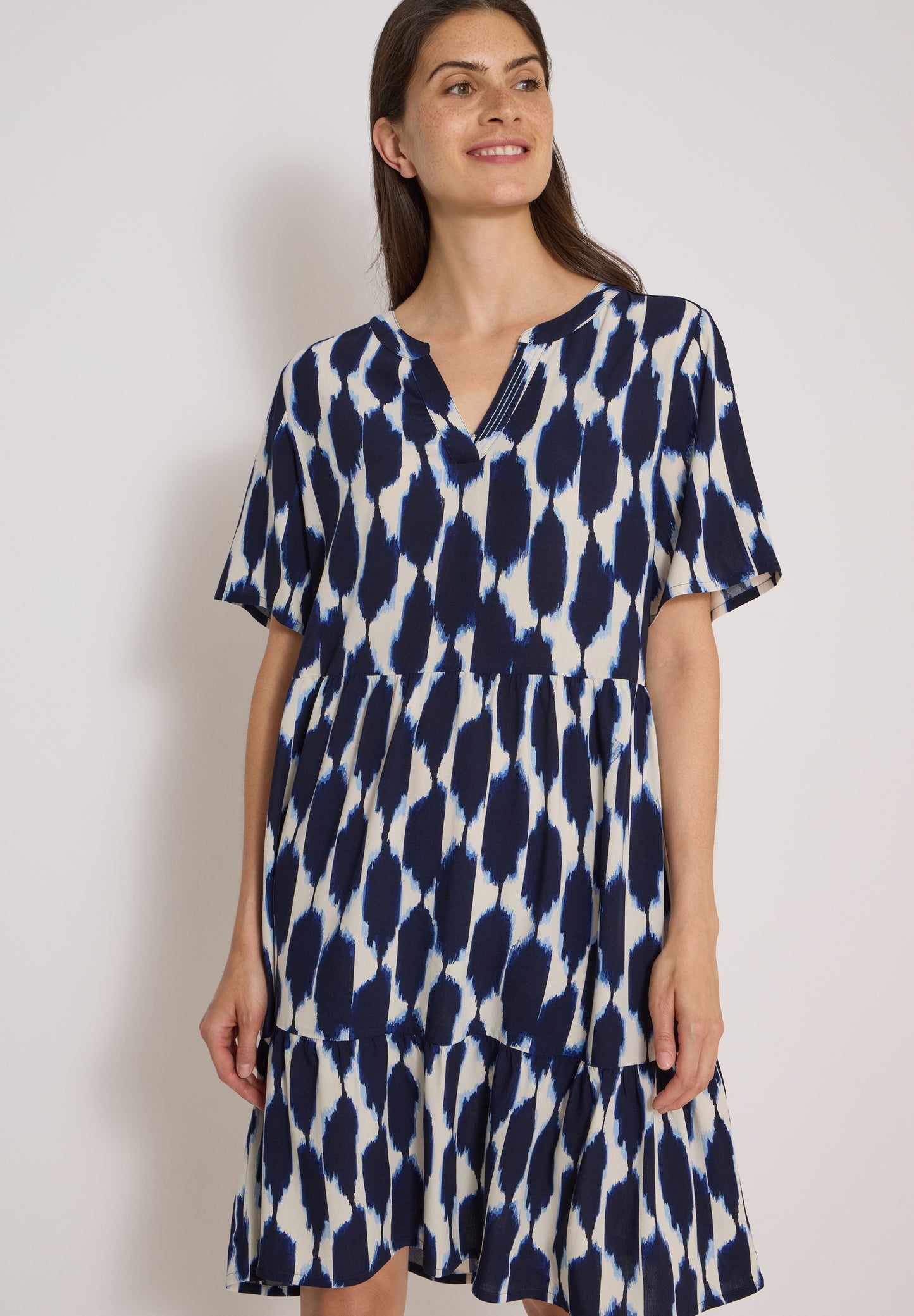 Knielanges Kleid mit Split Neck und Struktur urban dark blue Bild 6