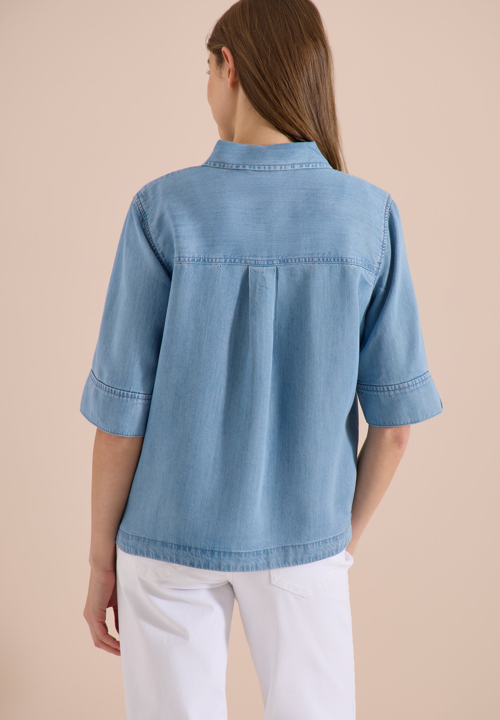 Kurzarm Hemdbluse im Denim-Look light blue wash Bild 4