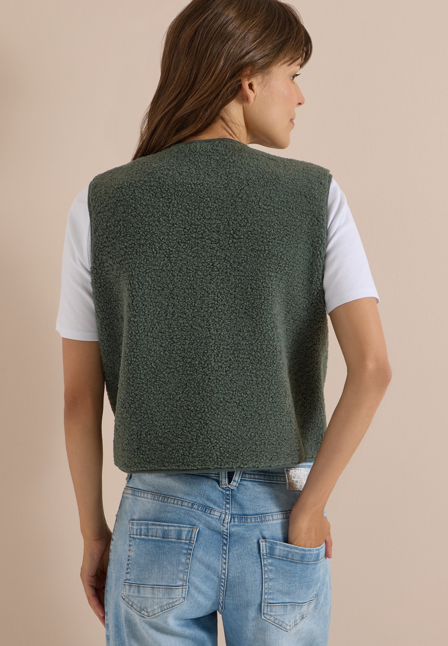 Teddy-Weste mit Softshelldetails dried olive green Bild 4