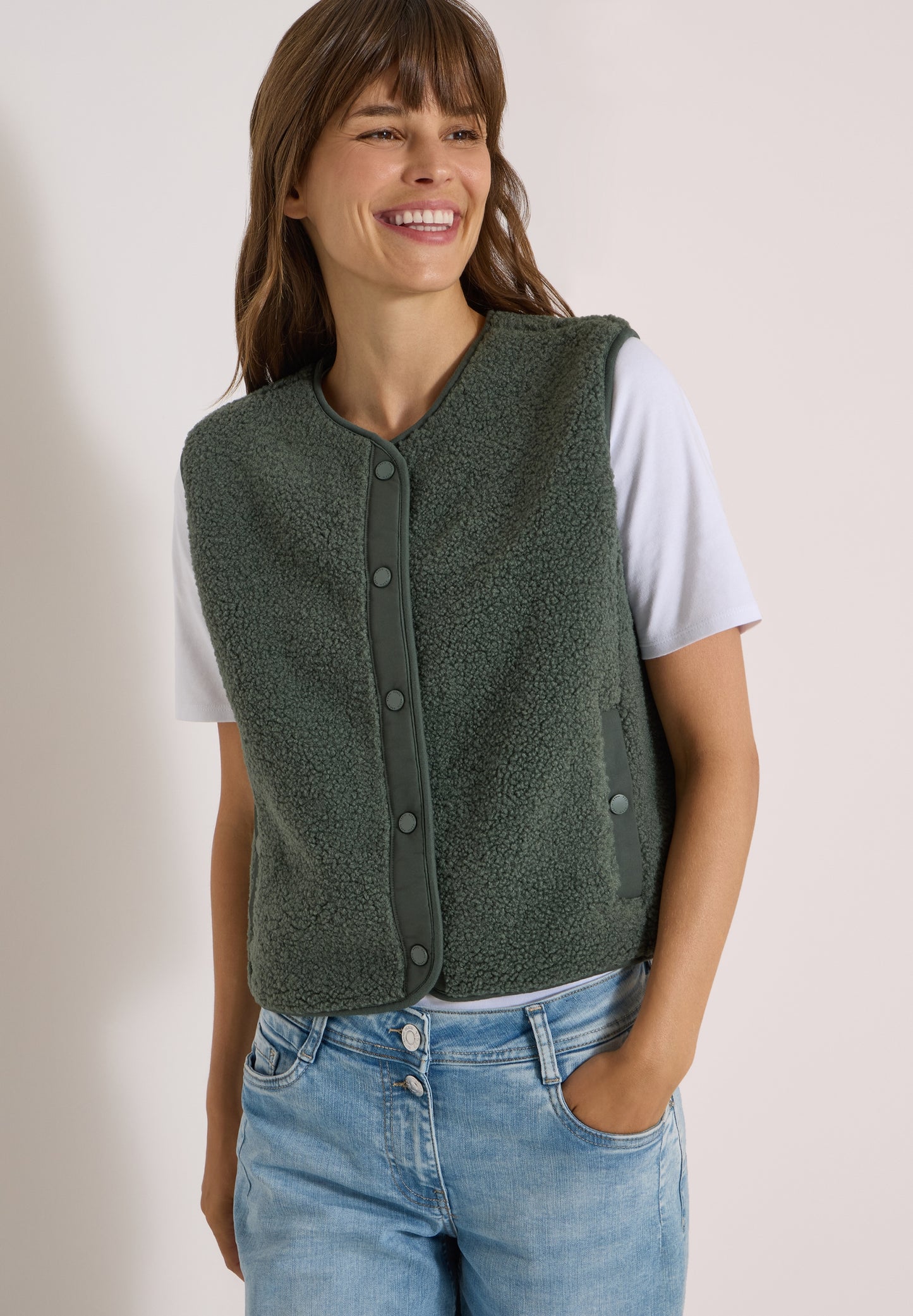 Teddy-Weste mit Softshelldetails dried olive green Bild 7
