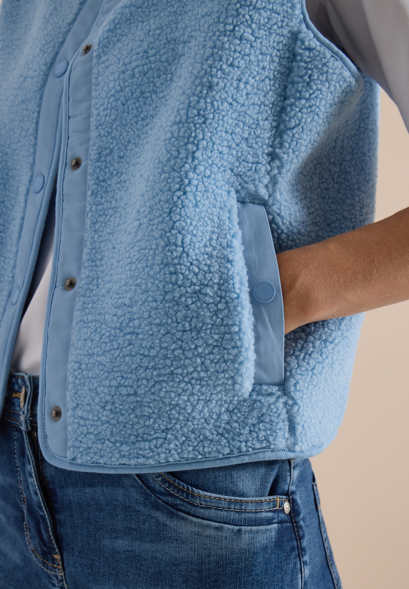 Teddy-Weste mit Softshelldetails easy blue Bild 7