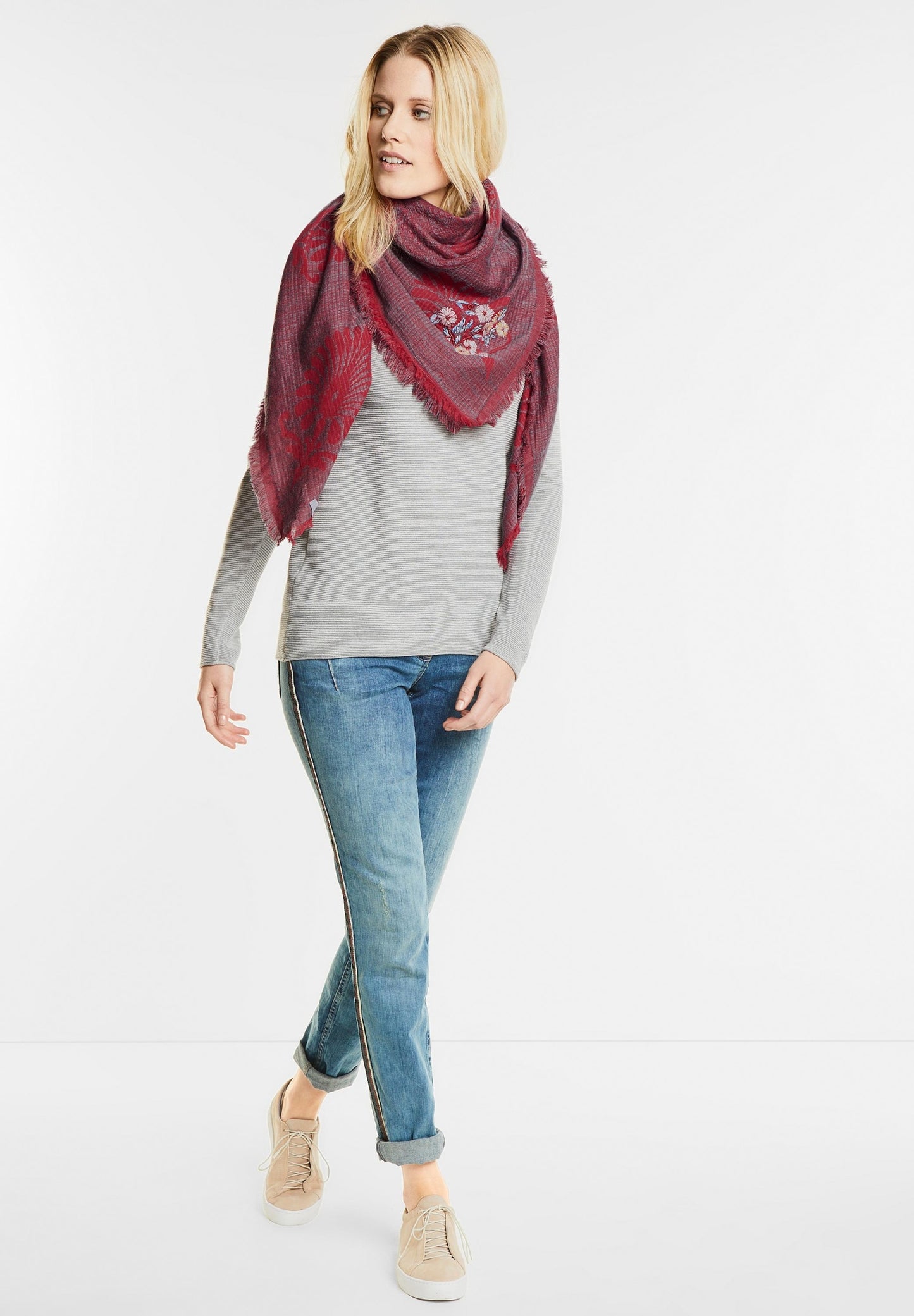 Oversize Tuch mit Stickerei 30824 Bild 2