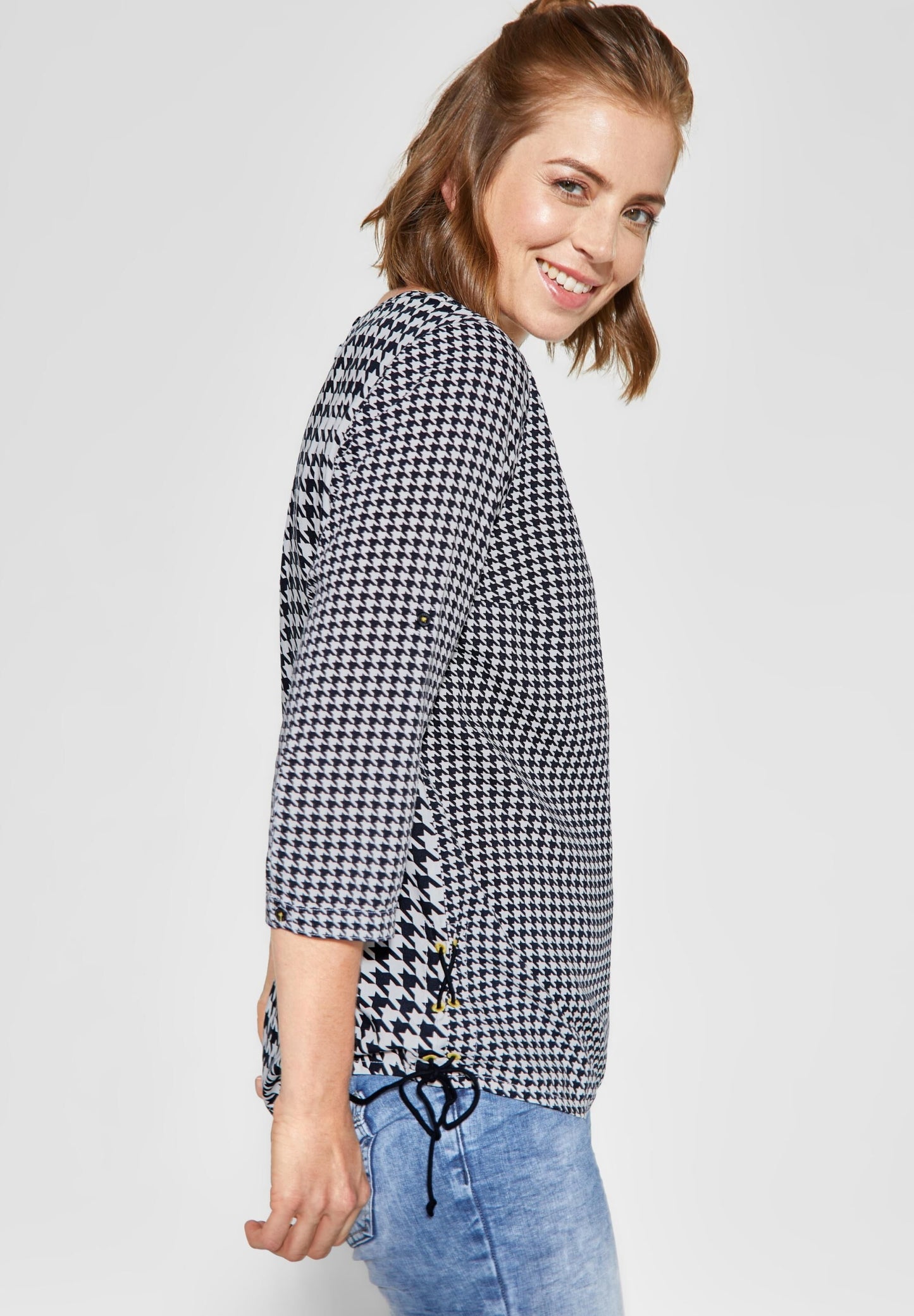 Blouse with houndstooth pattern