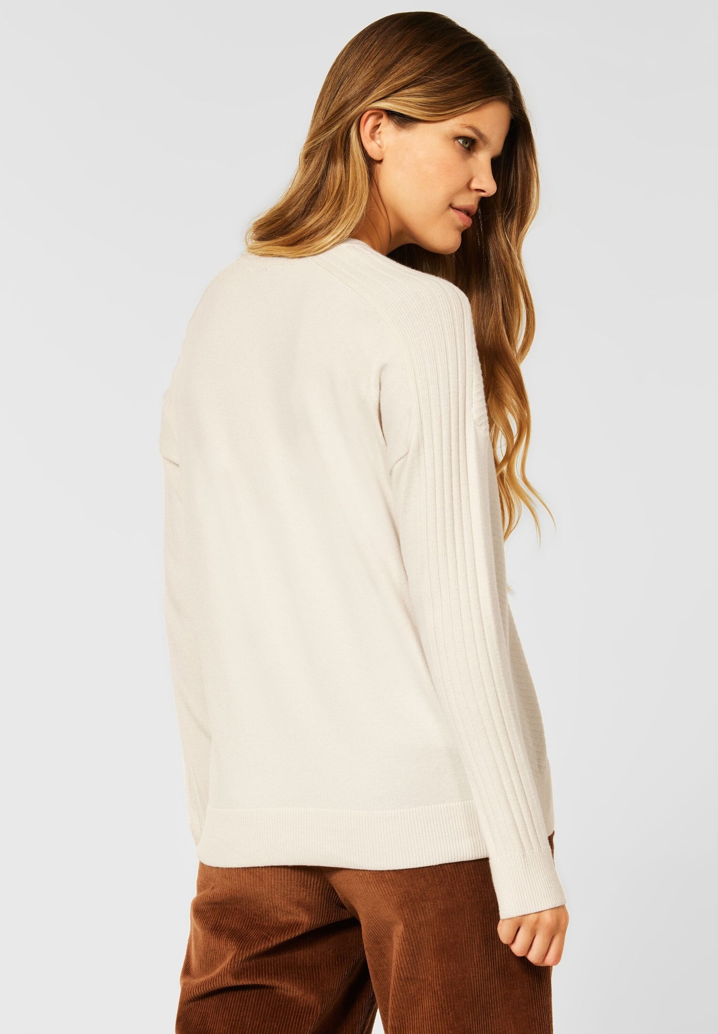 Structured V-neck sweater