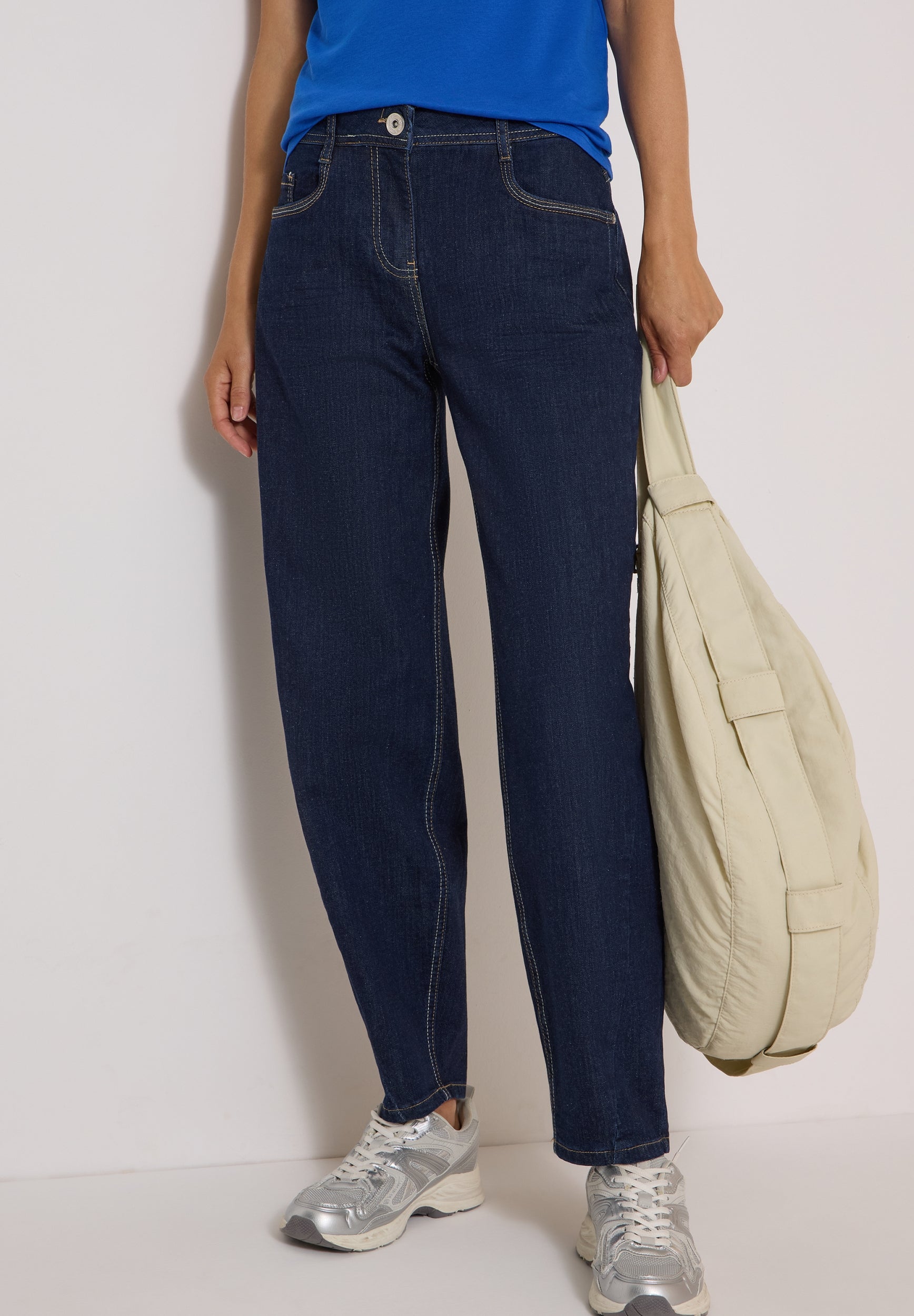 High Waist Barrel Leg Jeans im Loose Fit rinsed wash Bild 3