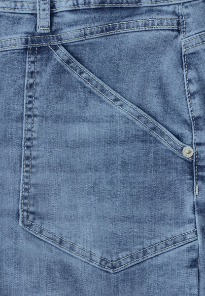 Mid Waist Barrel Leg Jeans im Casual Fit mid blue wash Bild 2