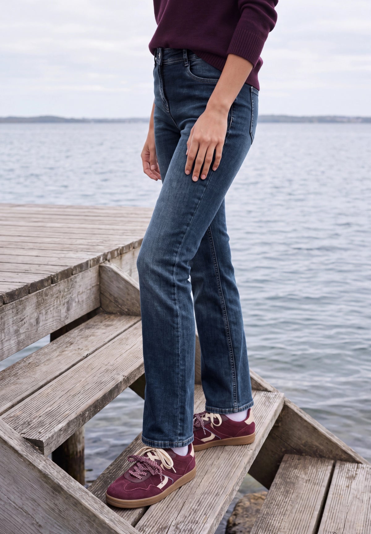 High Waist Bootcut Jeans im Slim Fit mid blue used wash Bild 3