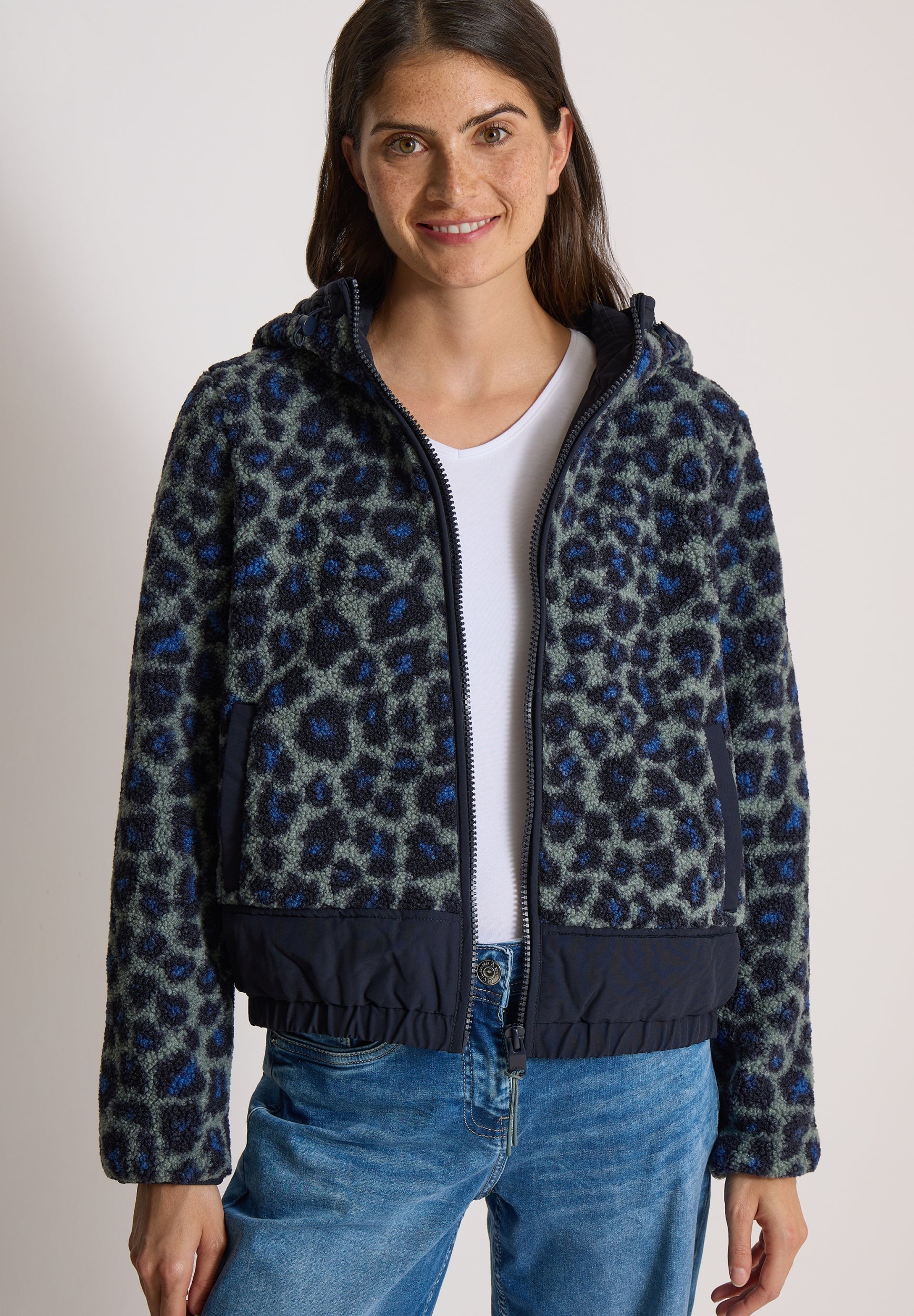 Teddy-Jacke mit Softshell-Details dried olive green Bild 6