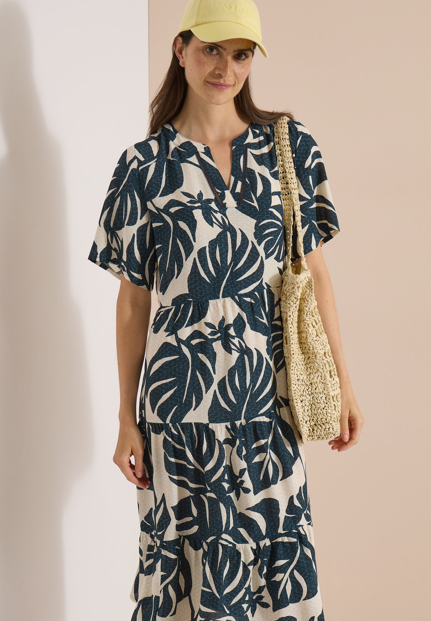 Midikleid mit Split Neck und Print palm breeze green Bild 5