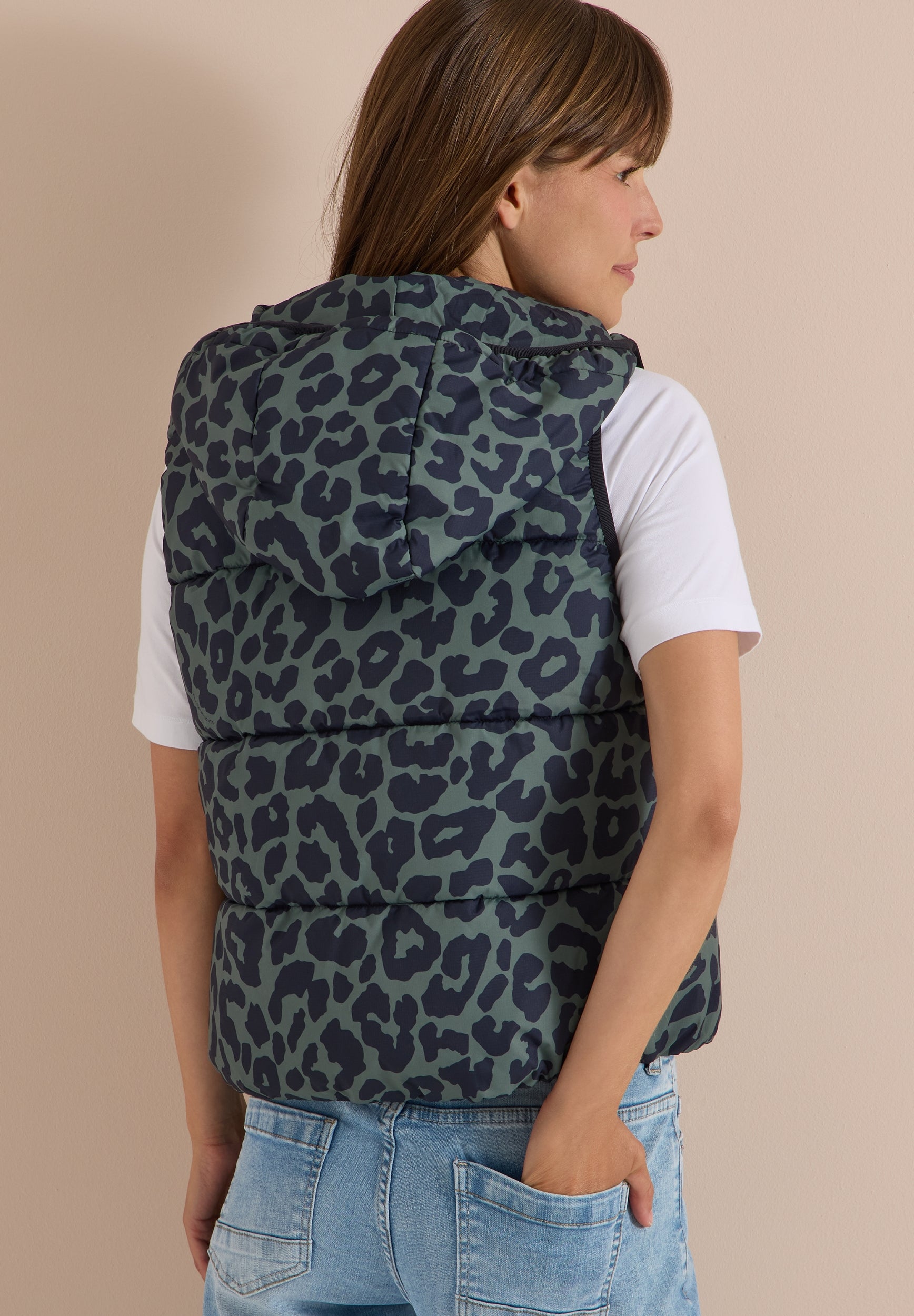 Steppweste mit Kapuze und Taschen dried olive green Bild 4