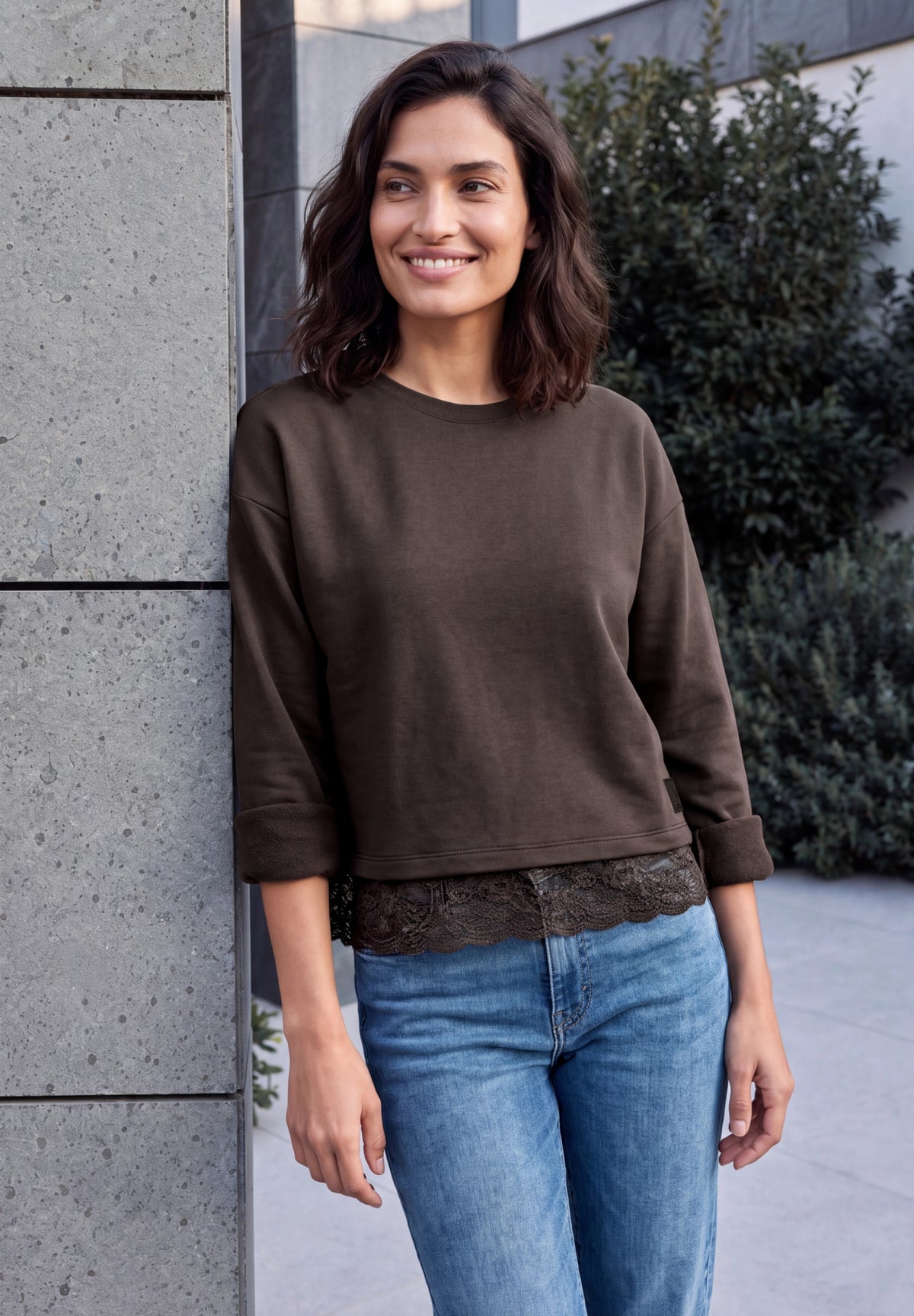 Langarm Shirt mit Rundhals und Spitzenkante truffle brown Bild 3