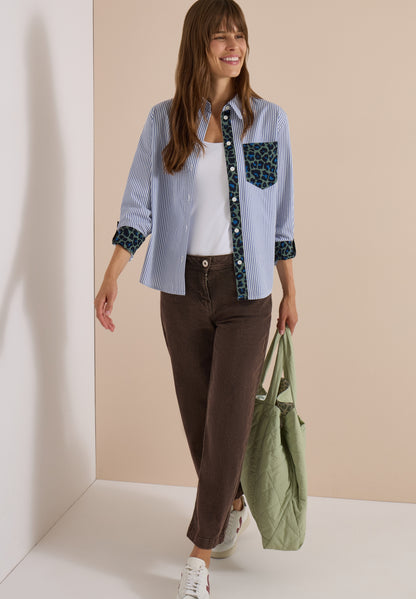 Hemdbluse mit Streifen und Leo-Brusttasche blouse blue Bild 5