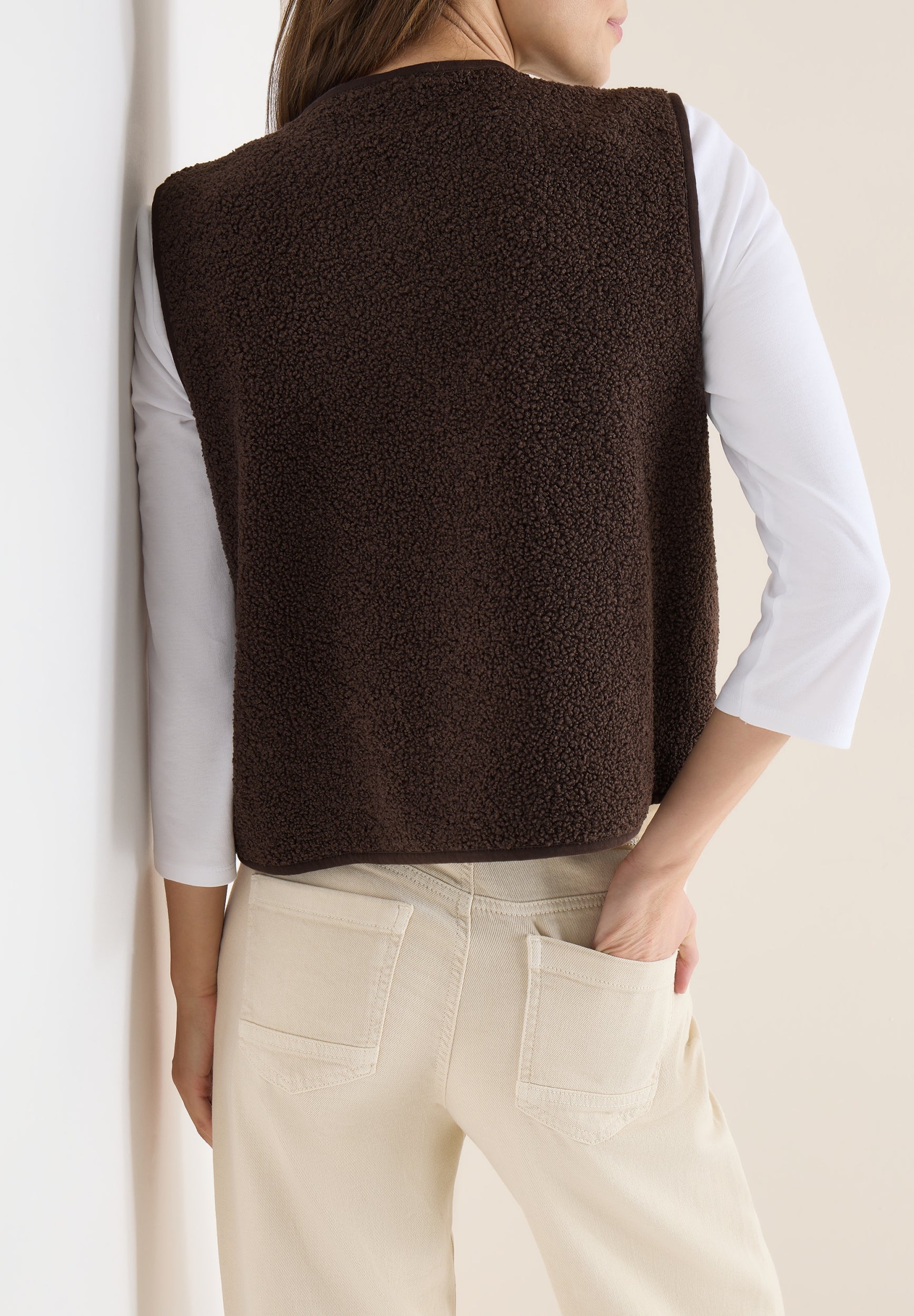 Weste aus Teddy-Material mit Rundhals macchiato brown Bild 4