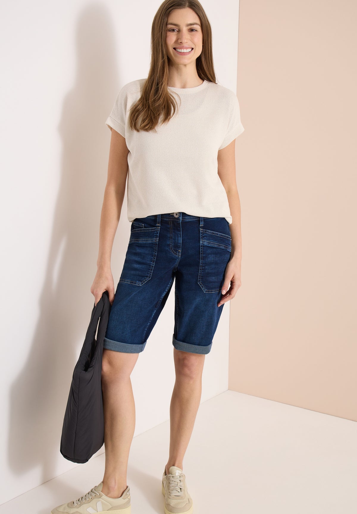Wide Leg Jeansshorts im Loose Fit mid blue wash Bild 3