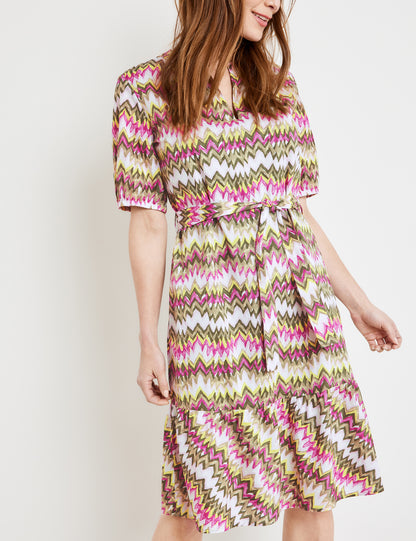 Gemustertes A-Linien-Kleid mit Bindegürtel GRUEN/LILA/PINK DRUCK Bild 4
