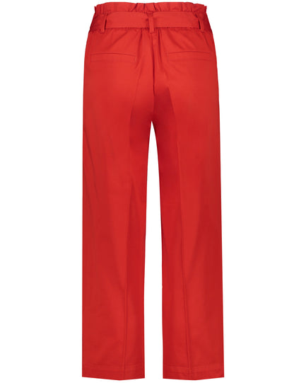 7/8 trousers with a wide tie belt