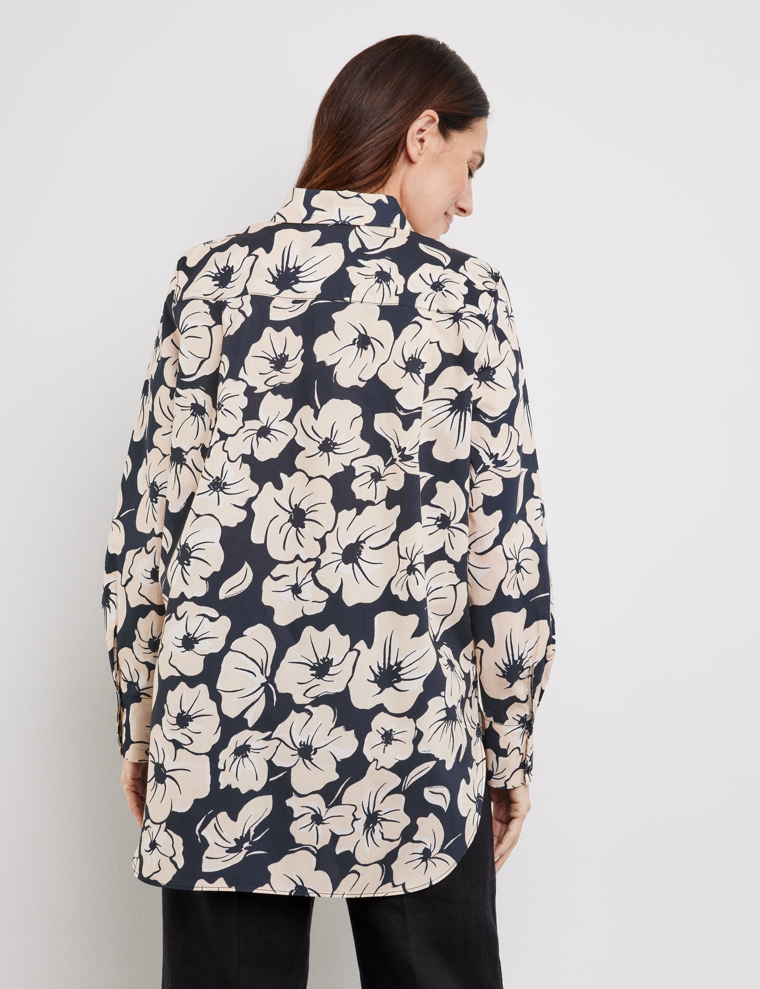 Lange Hemdbluse mit verlängertem Rückenteil SCHWARZ/ECRU/WEISS DRUCK Bild 5