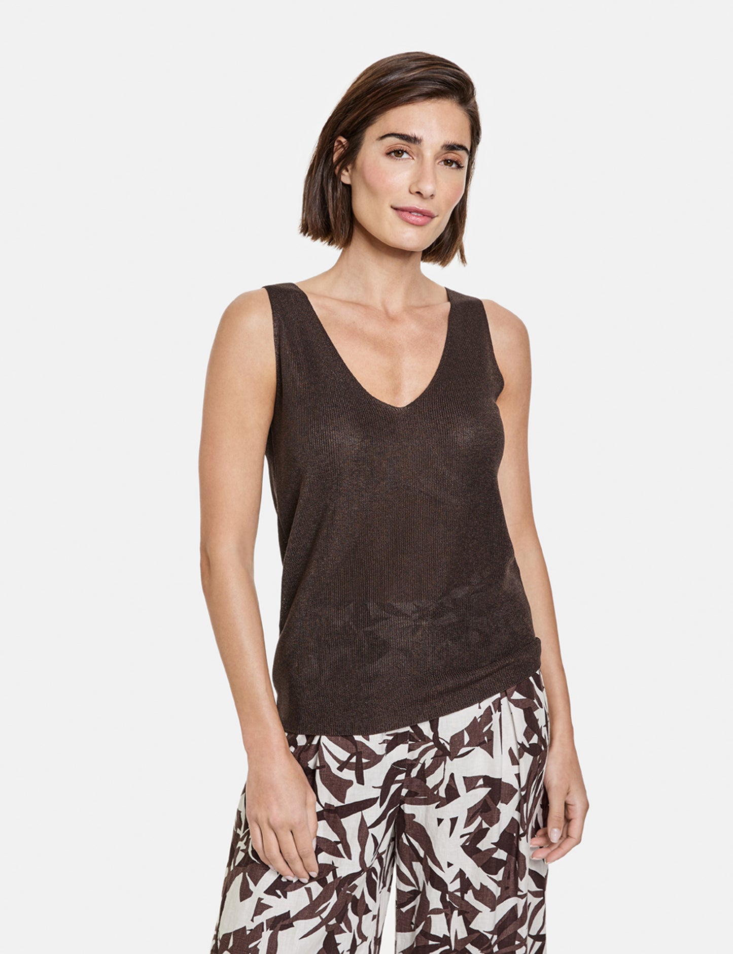 Top aus feinem Strick EcoVero DARK BROWN Bild 3