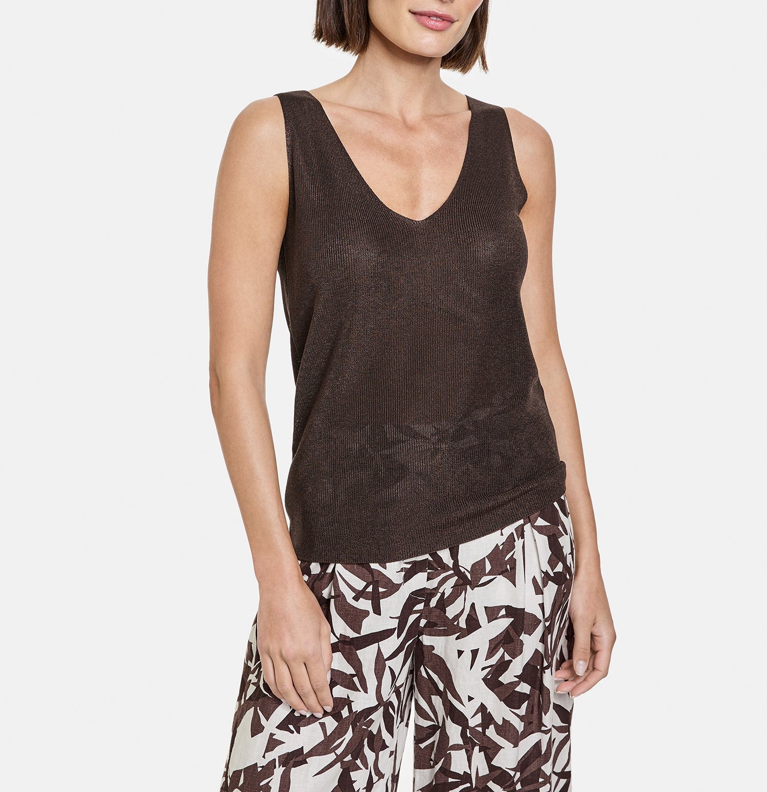 Top aus feinem Strick EcoVero DARK BROWN Bild 5
