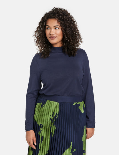 Fine-knit sweater with ruffles on the arm